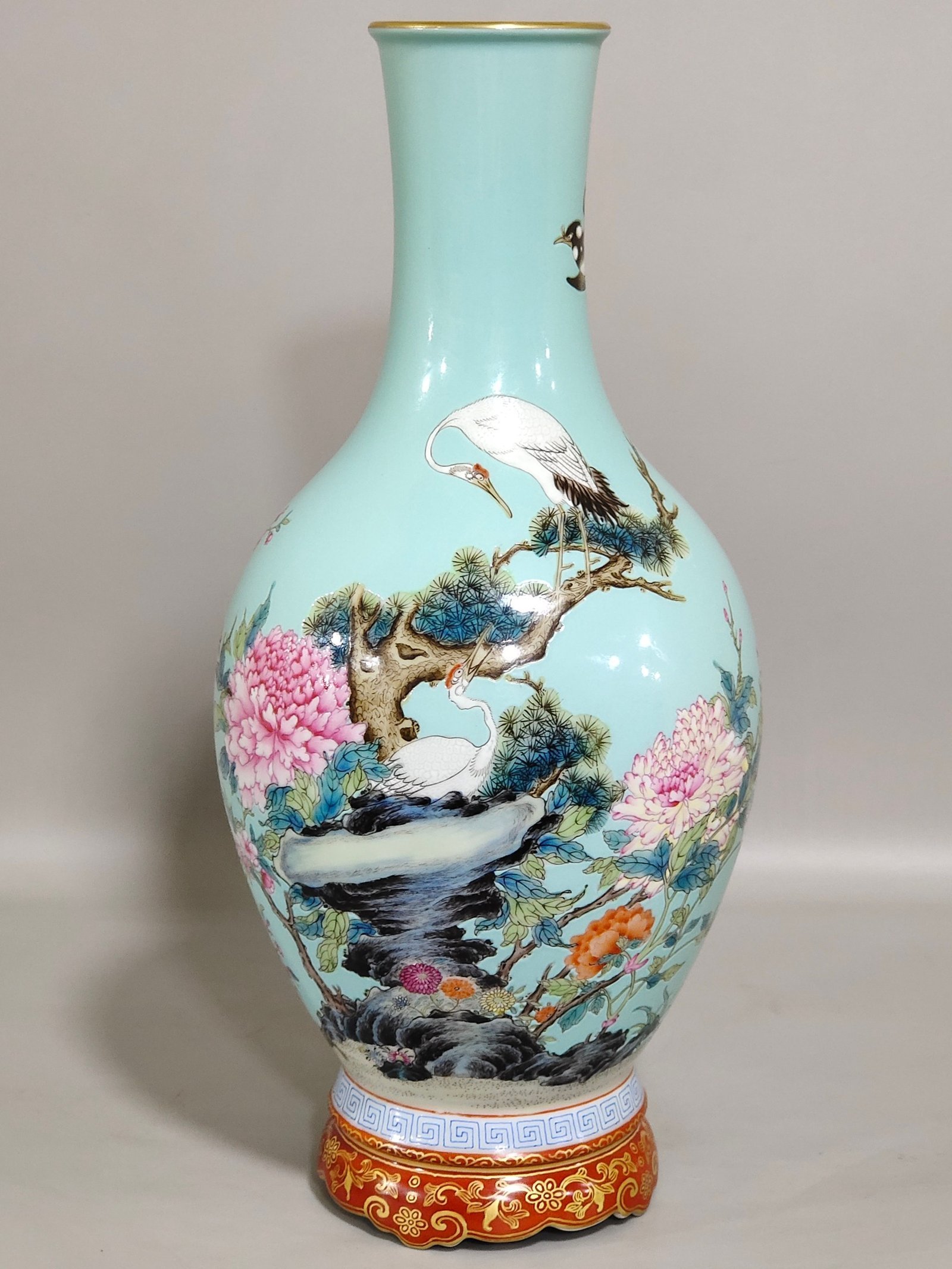 Qing Dynasty Qianlong turquoise green crane and longevity olive vase