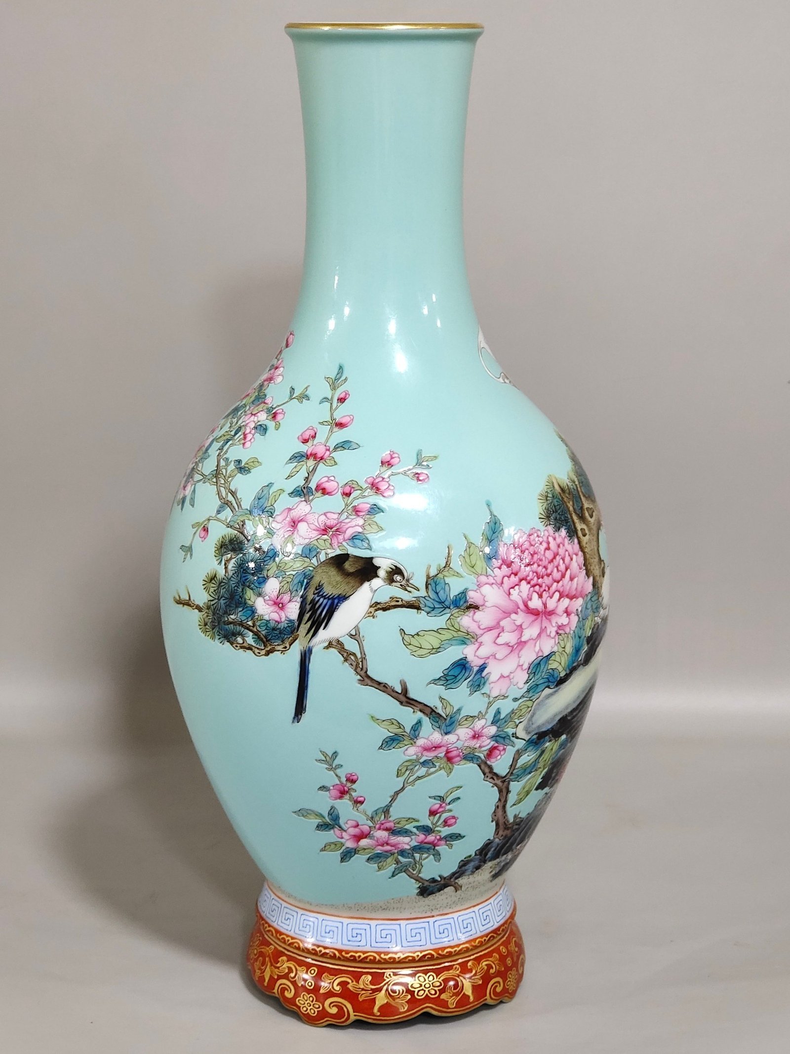 Qing Dynasty Qianlong turquoise green crane and longevity olive vase