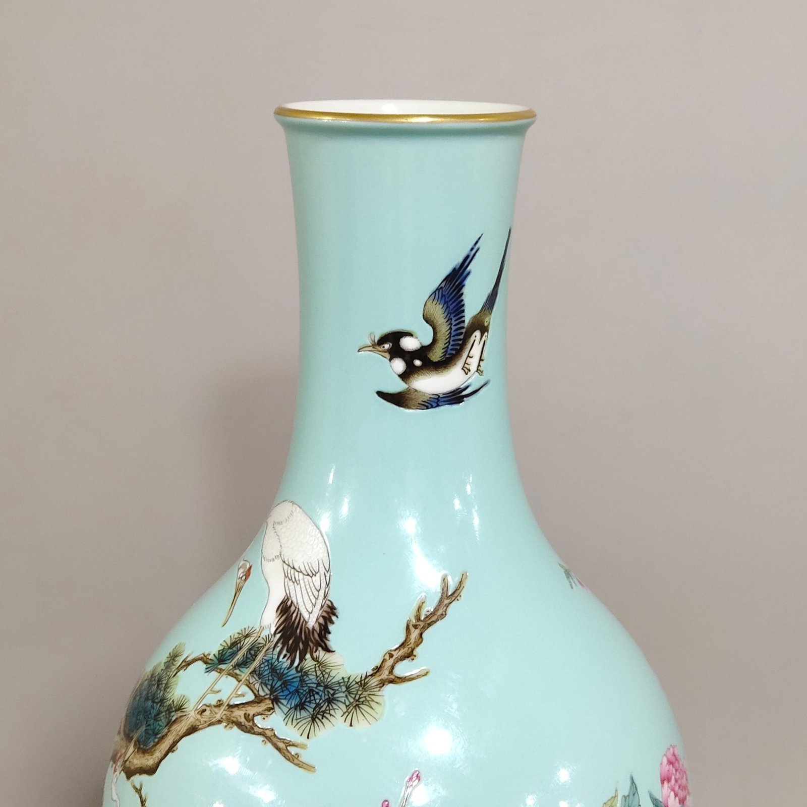 Qing Dynasty Qianlong turquoise green crane and longevity olive vase