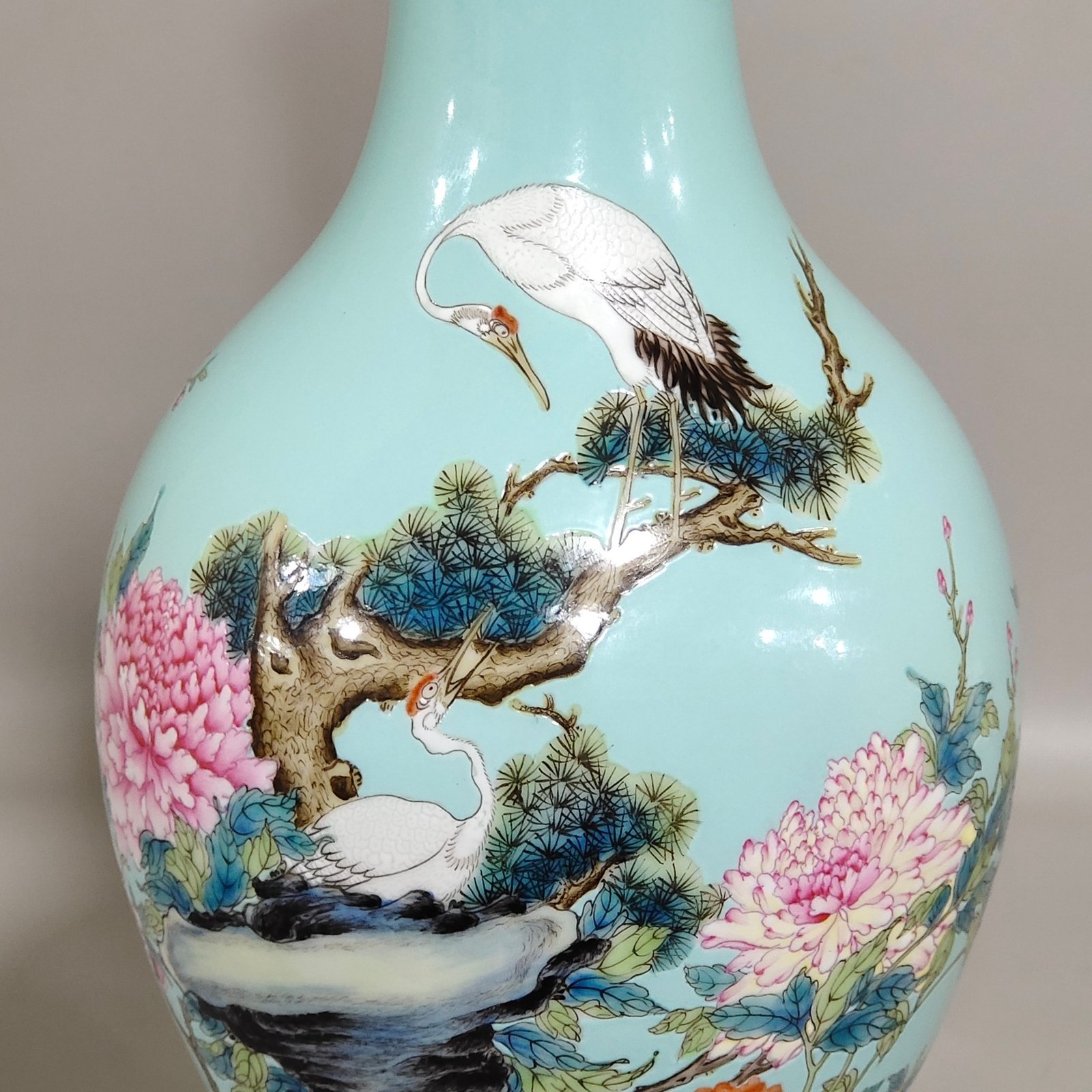 Qing Dynasty Qianlong turquoise green crane and longevity olive vase