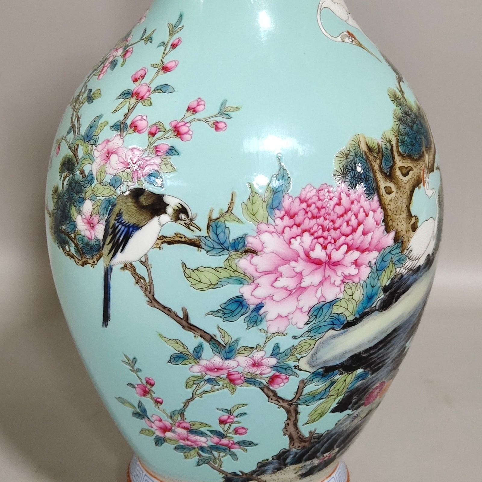 Qing Dynasty Qianlong turquoise green crane and longevity olive vase