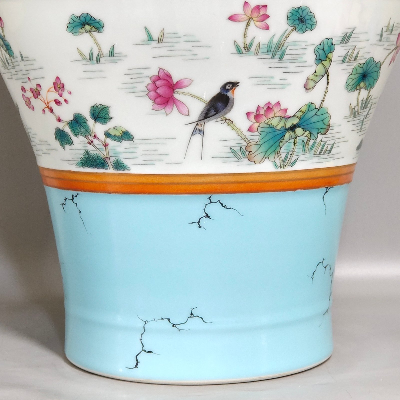 Qing Dynasty Qianlong turquoise green lotus spring swallow plum vase