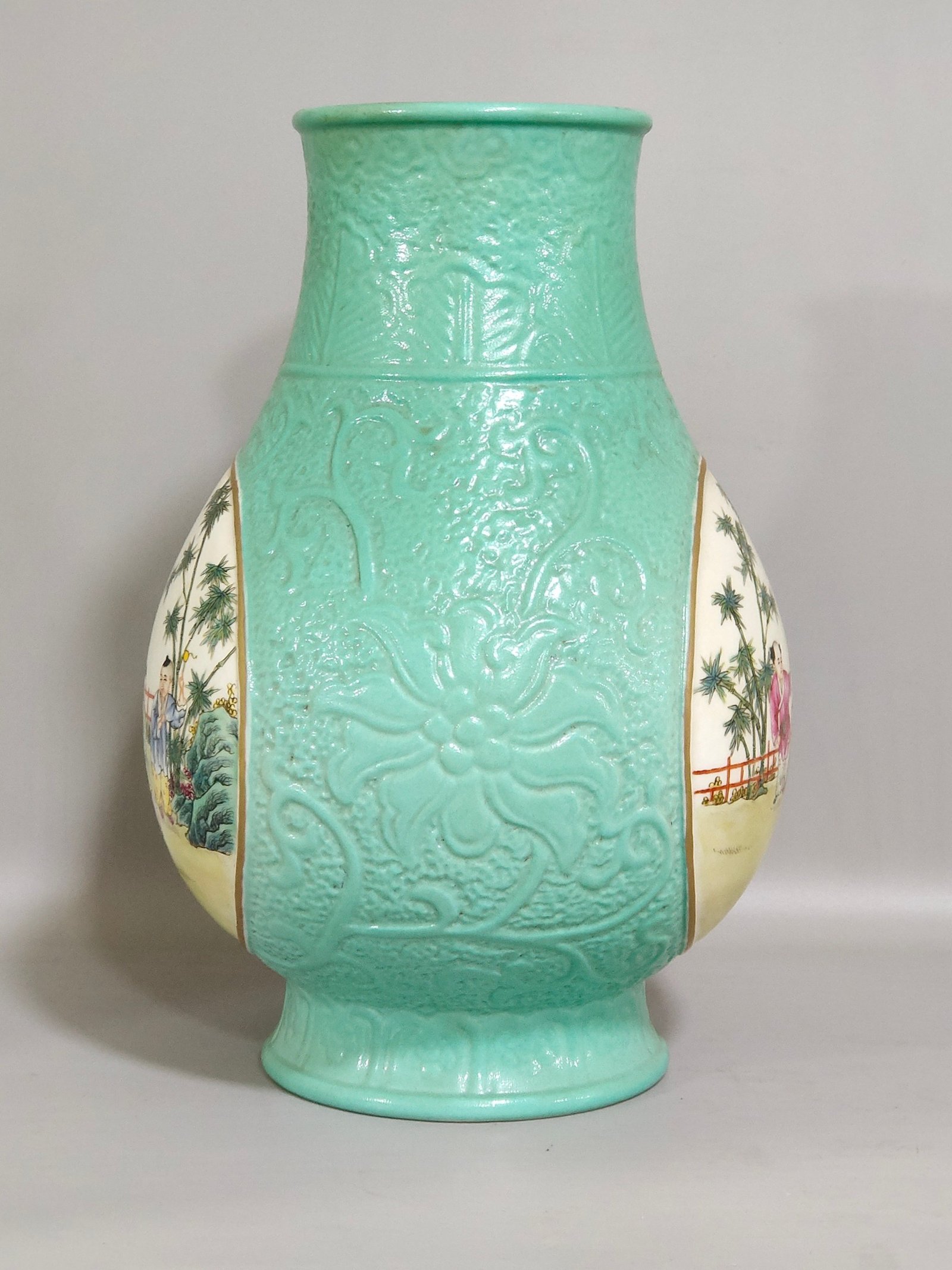Qing Dynasty Qianlong turquoise green carved window vase