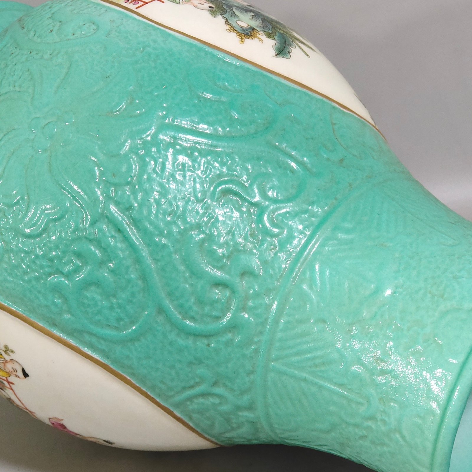 Qing Dynasty Qianlong turquoise green carved window vase