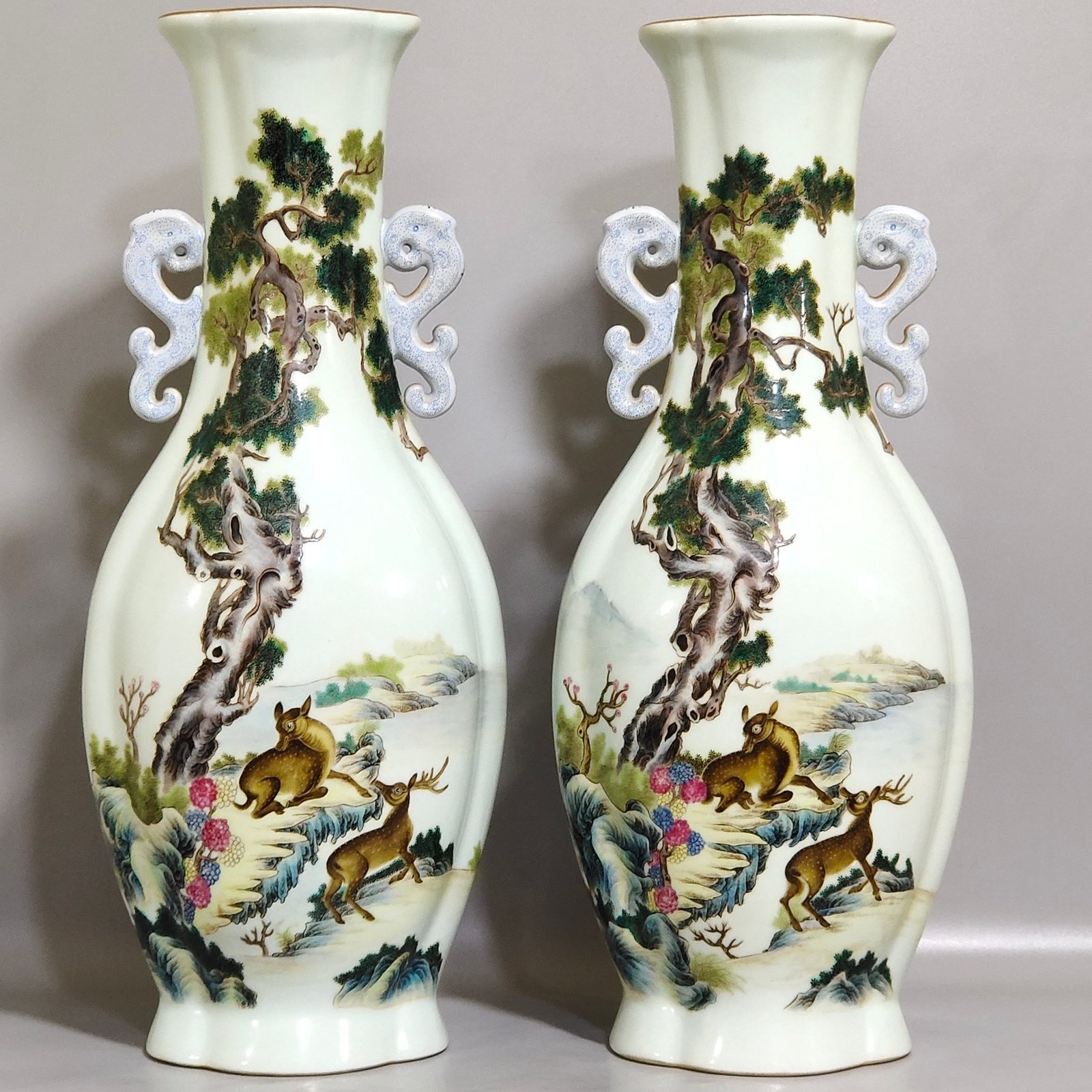 Qing Dynasty Qianlong Song Deer Amphora