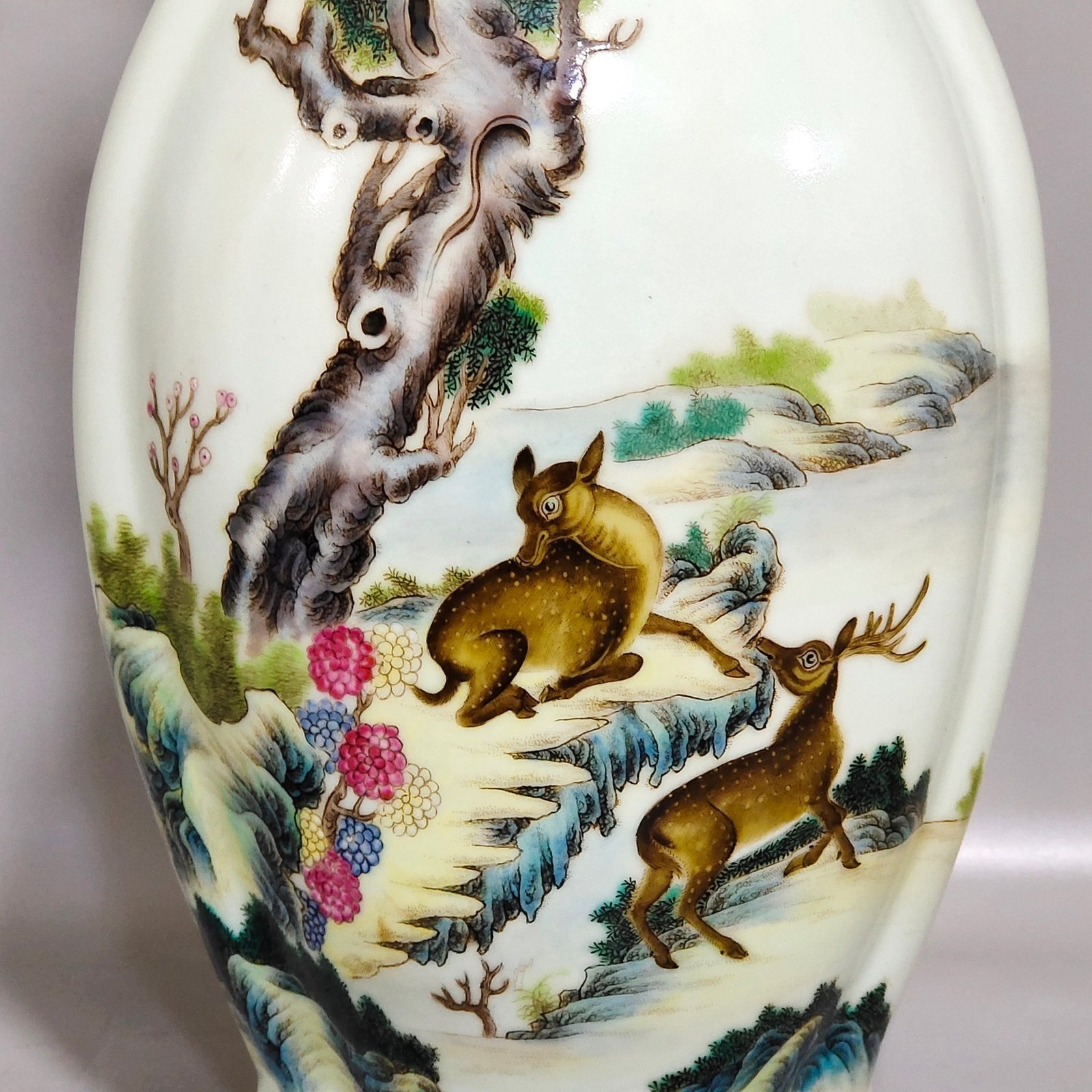 Qing Dynasty Qianlong Song Deer Amphora