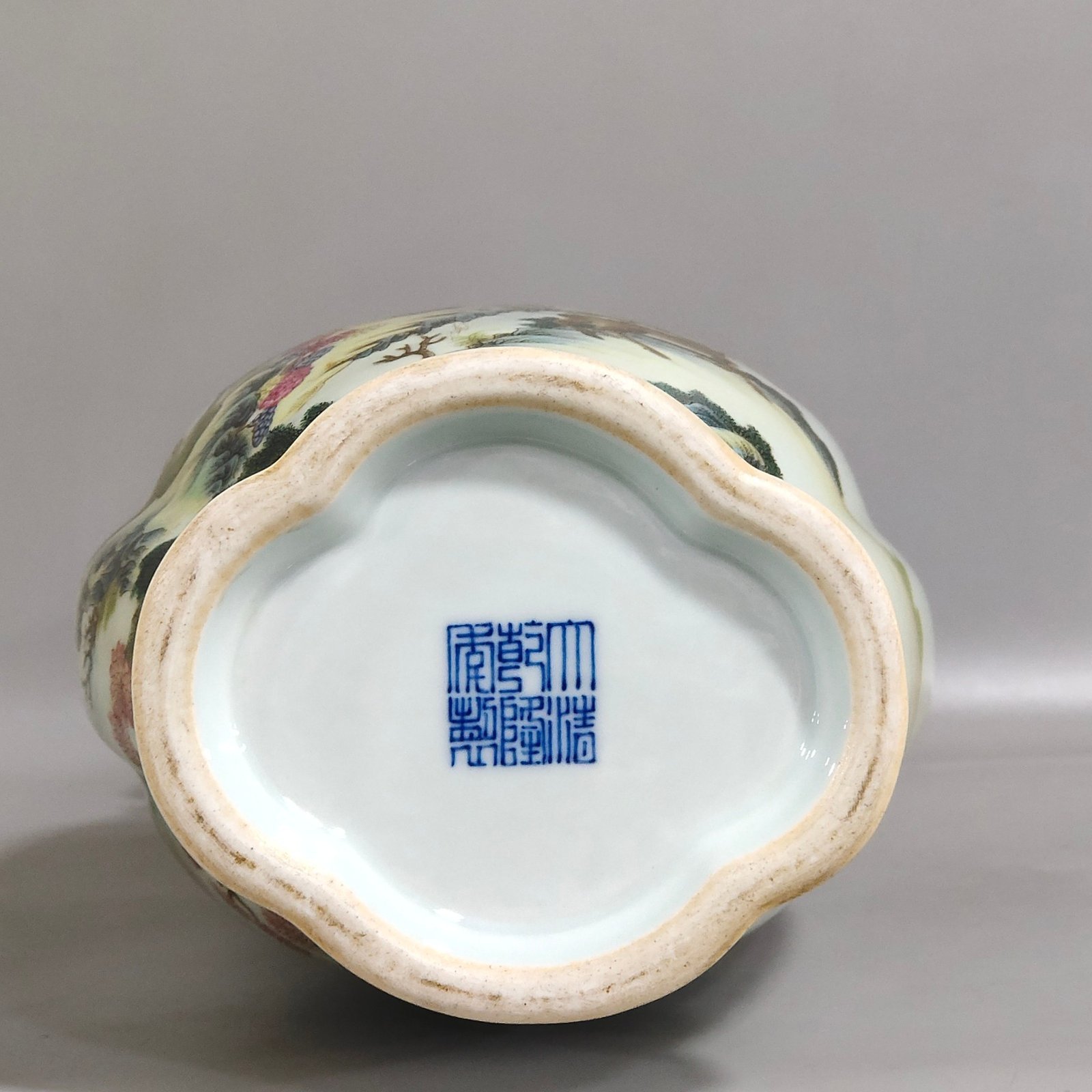 Qing Dynasty Qianlong Song Deer Amphora