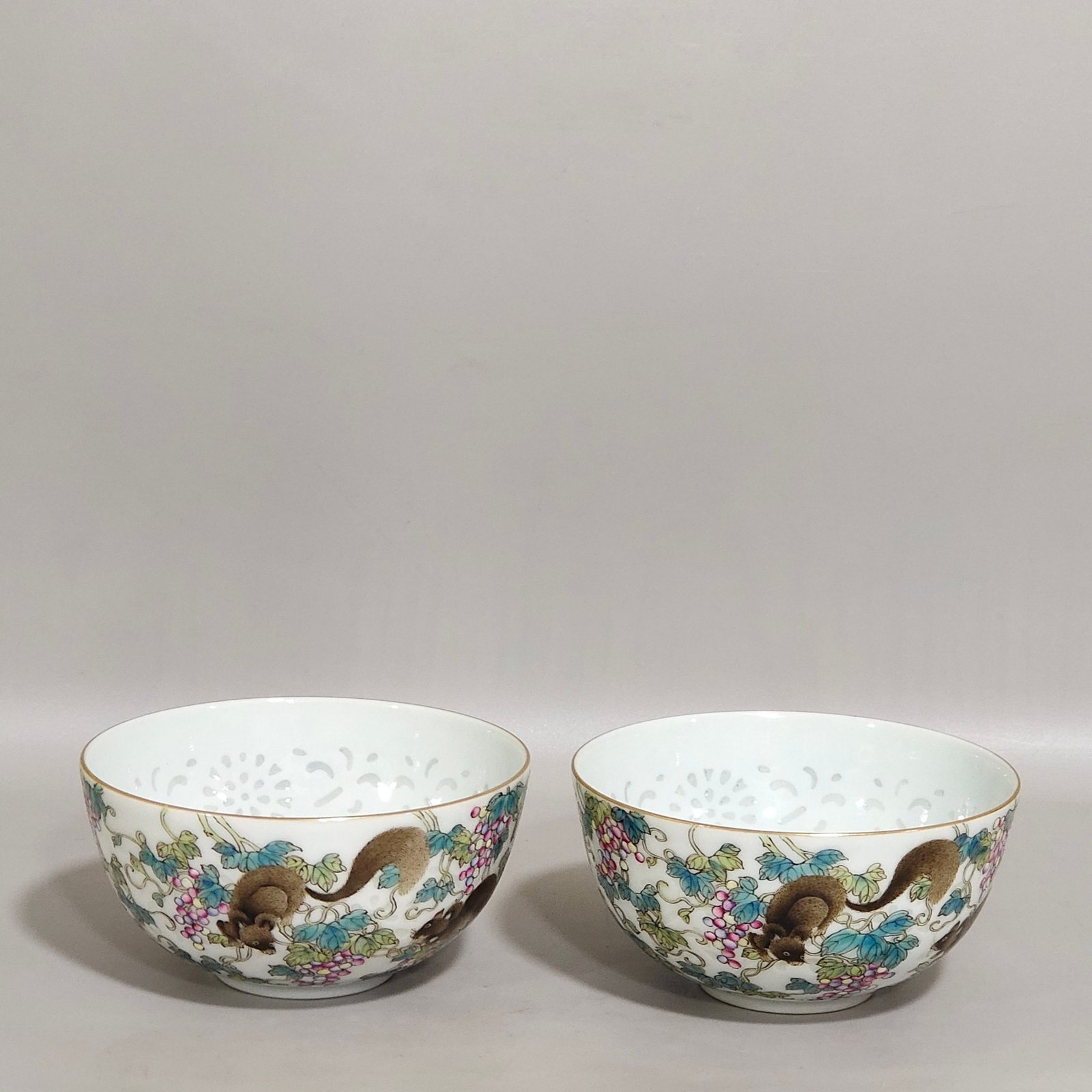 Qing Dynasty Qianlong Squirrel Grape Exquisite Cup