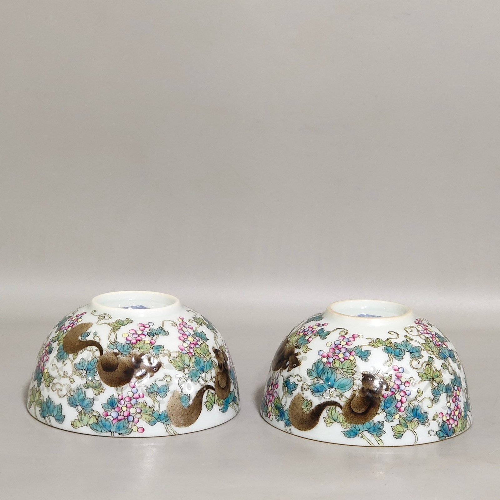 Qing Dynasty Qianlong Squirrel Grape Exquisite Cup