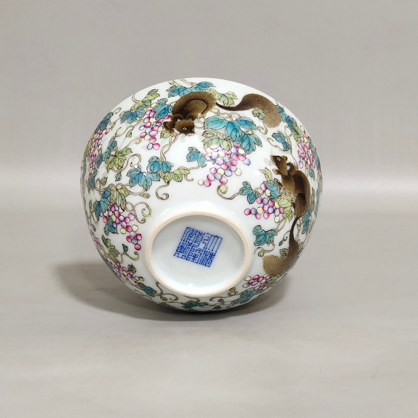 Qing Dynasty Qianlong Squirrel Grape Exquisite Cup