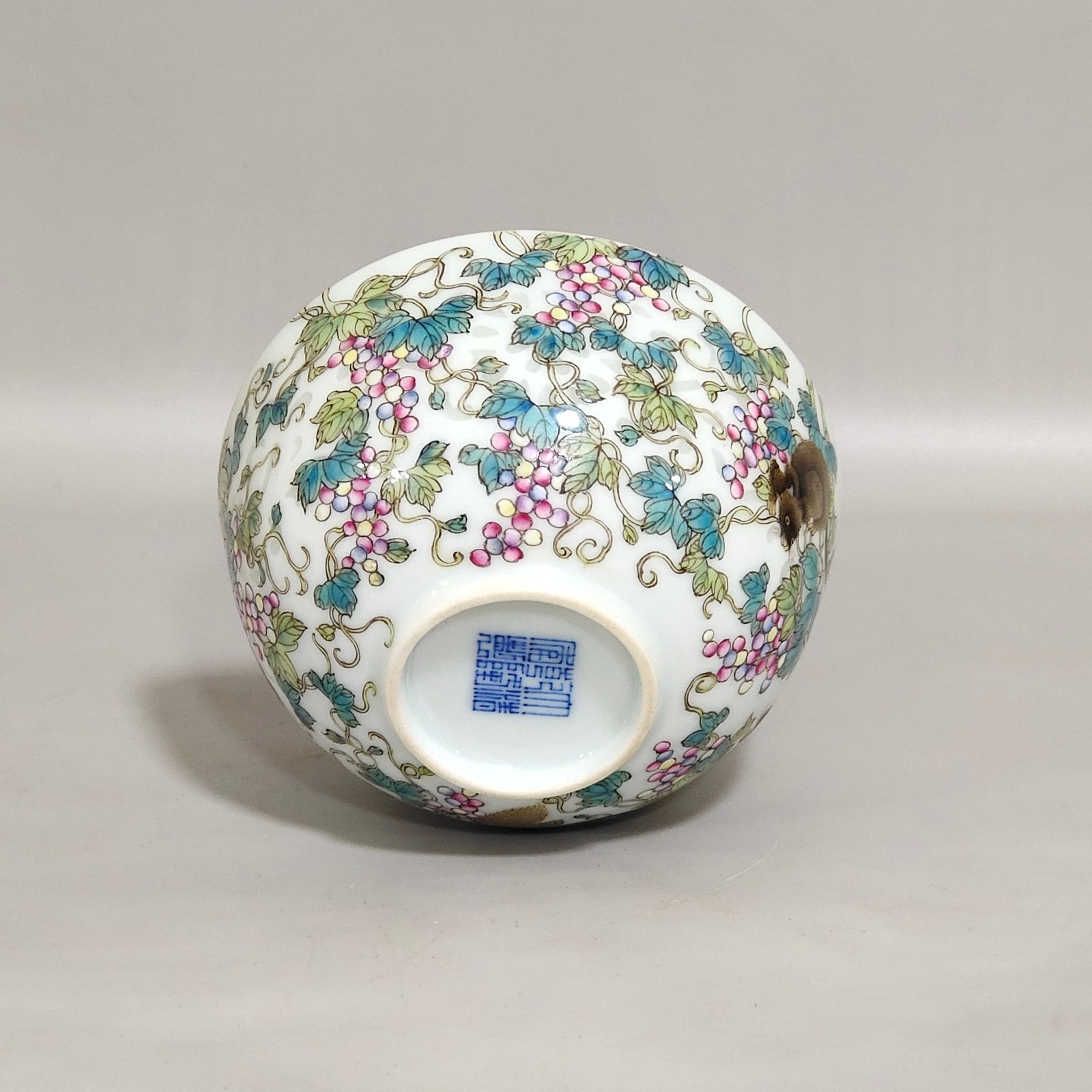 Qing Dynasty Qianlong Squirrel Grape Exquisite Cup
