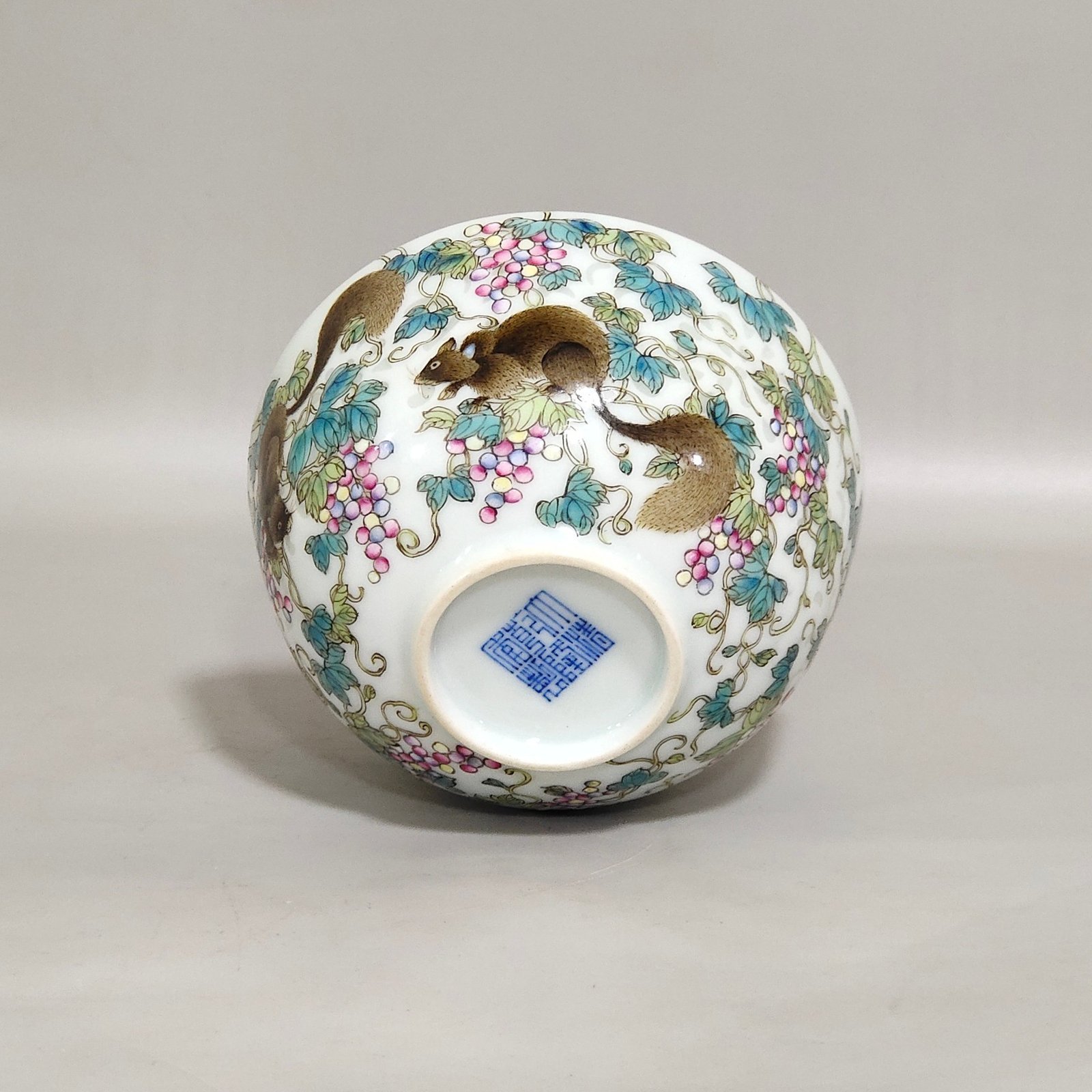 Qing Dynasty Qianlong Squirrel Grape Exquisite Cup