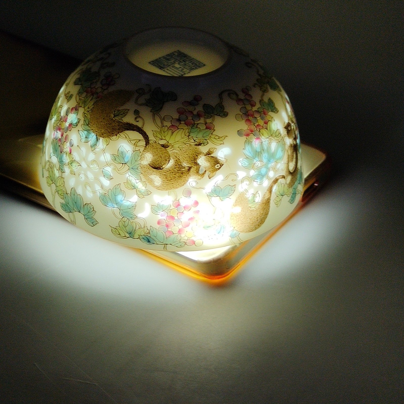 Qing Dynasty Qianlong Squirrel Grape Exquisite Cup
