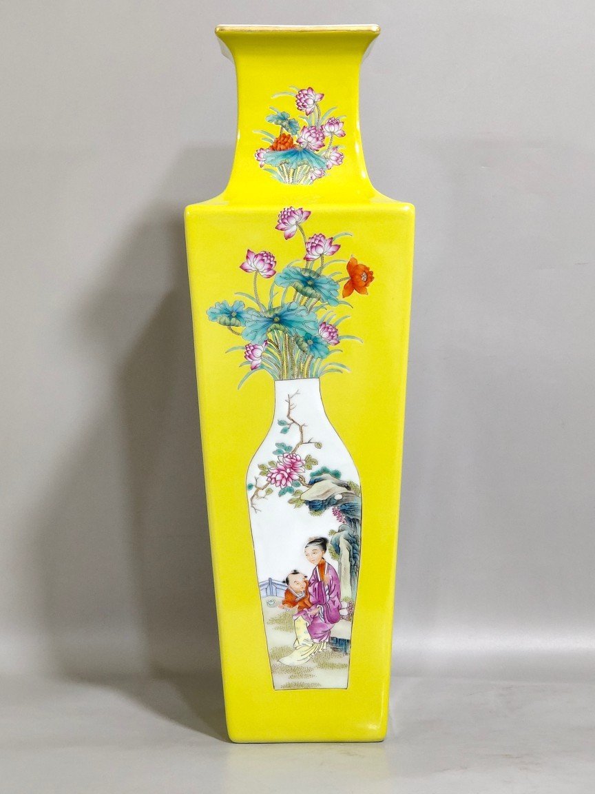 Qing Dynasty Qianlong lemon yellow four-square vase with beautiful pictures