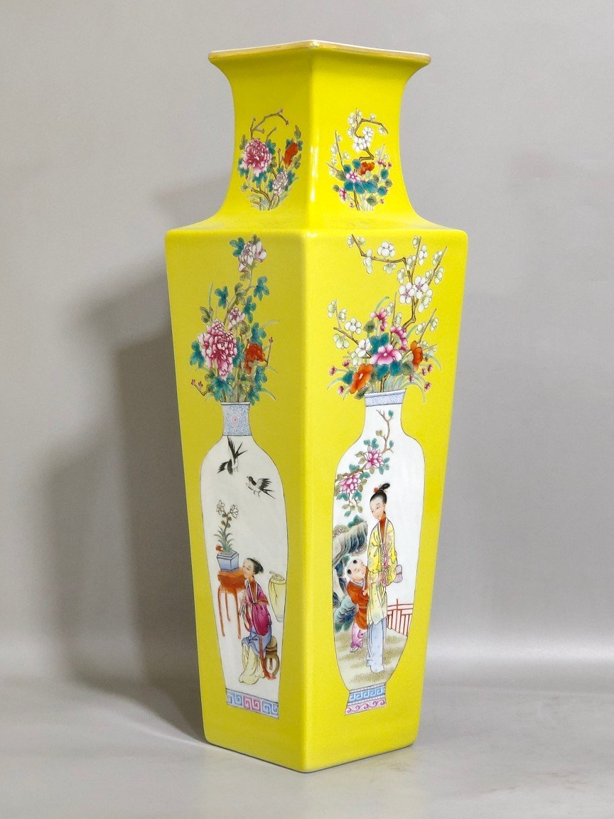 Qing Dynasty Qianlong lemon yellow four-square vase with beautiful pictures