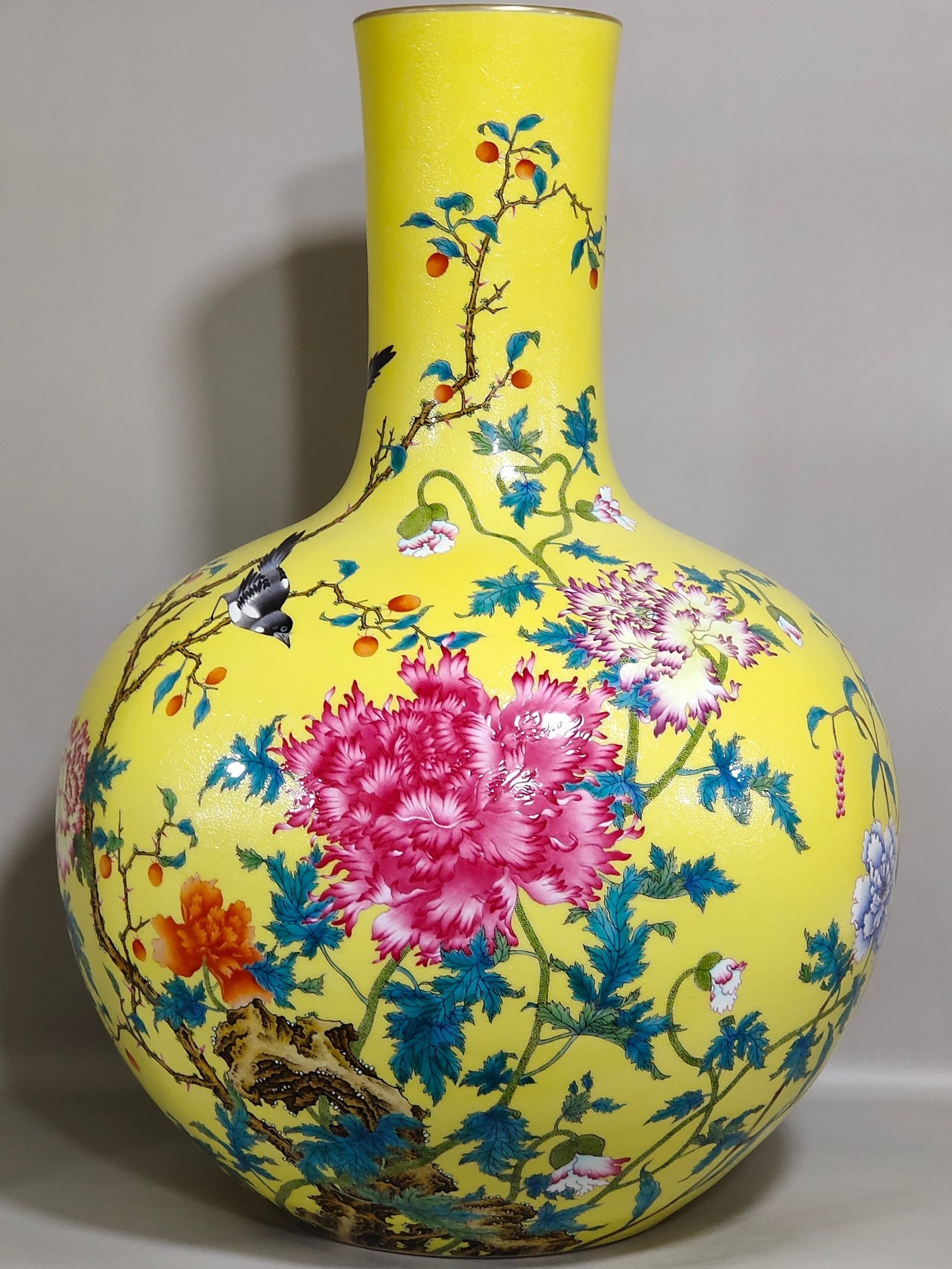Qing Dynasty Qianlong a lemon-yellow glazed poppy flower vase