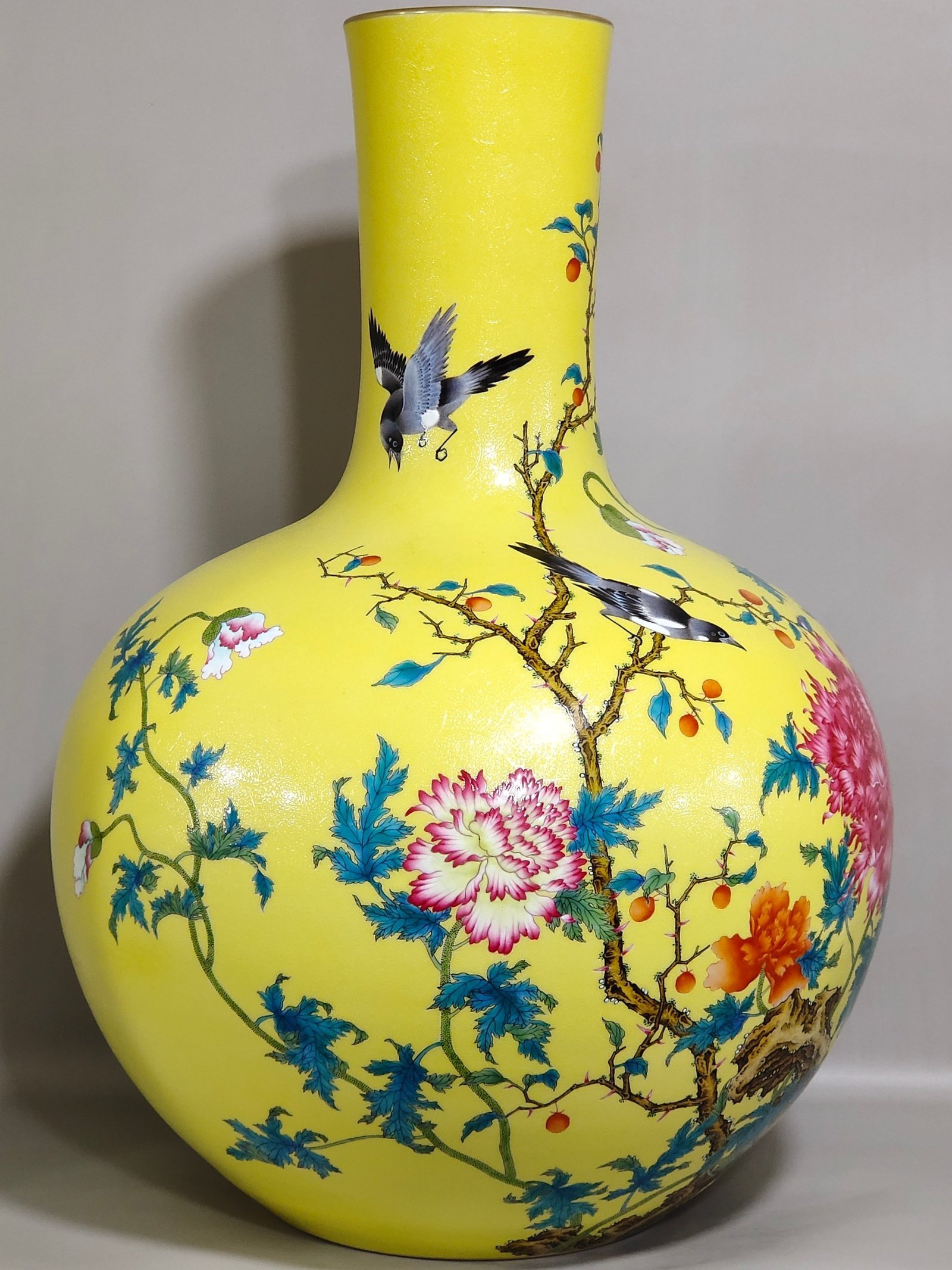 Qing Dynasty Qianlong a lemon-yellow glazed poppy flower vase