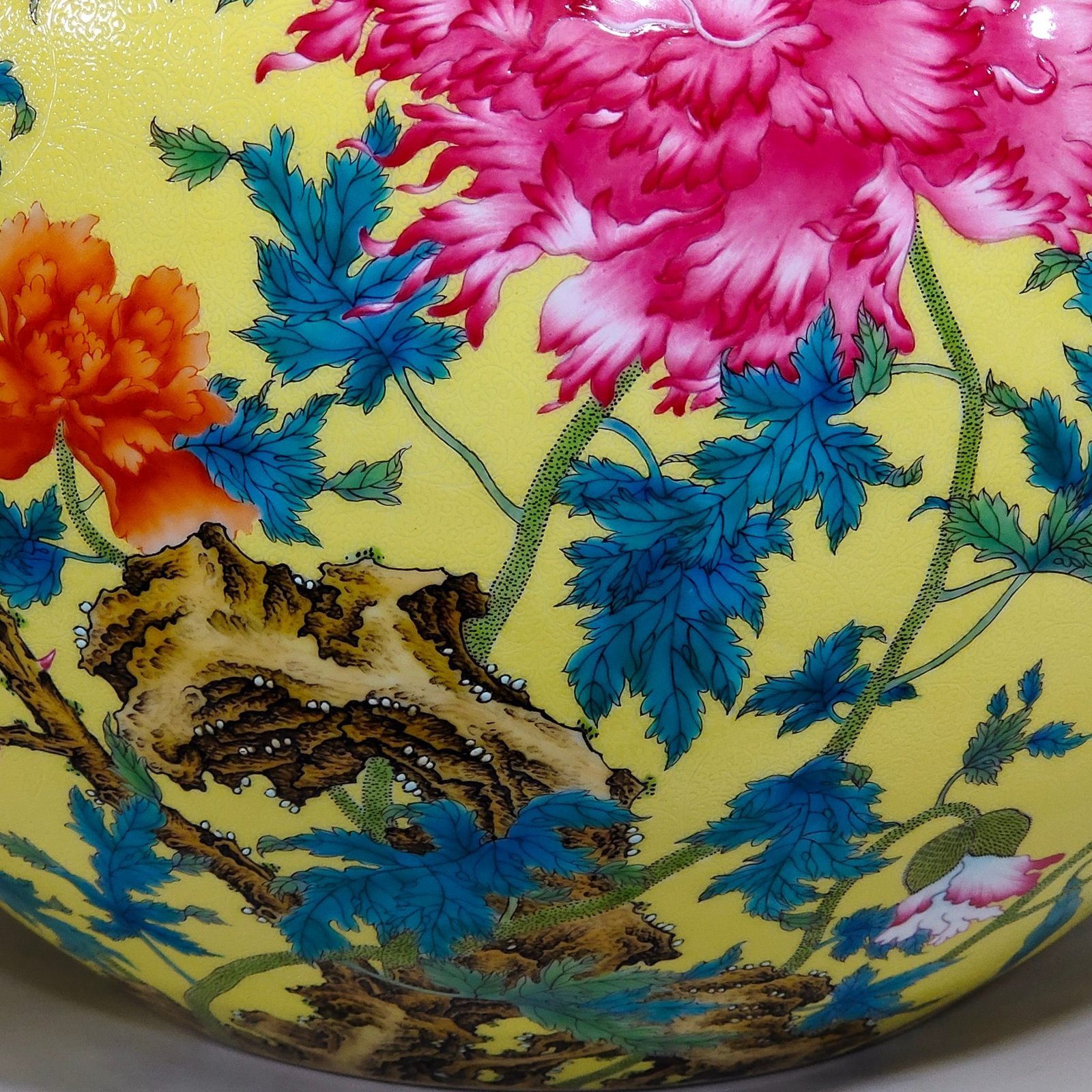 Qing Dynasty Qianlong a lemon-yellow glazed poppy flower vase