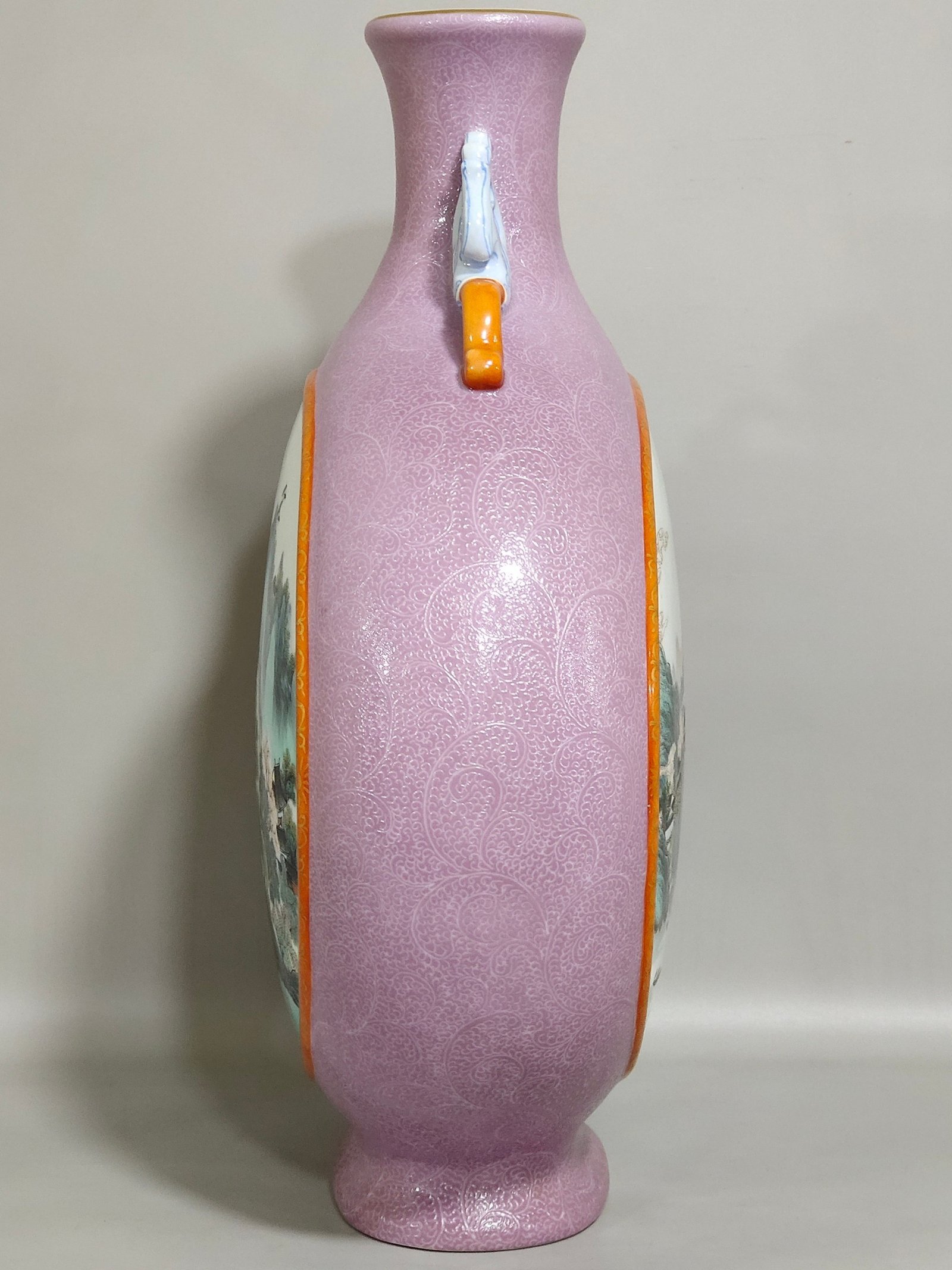 Qing Dynasty Qianlong peach red glazed flower-opening landscape and moon vase