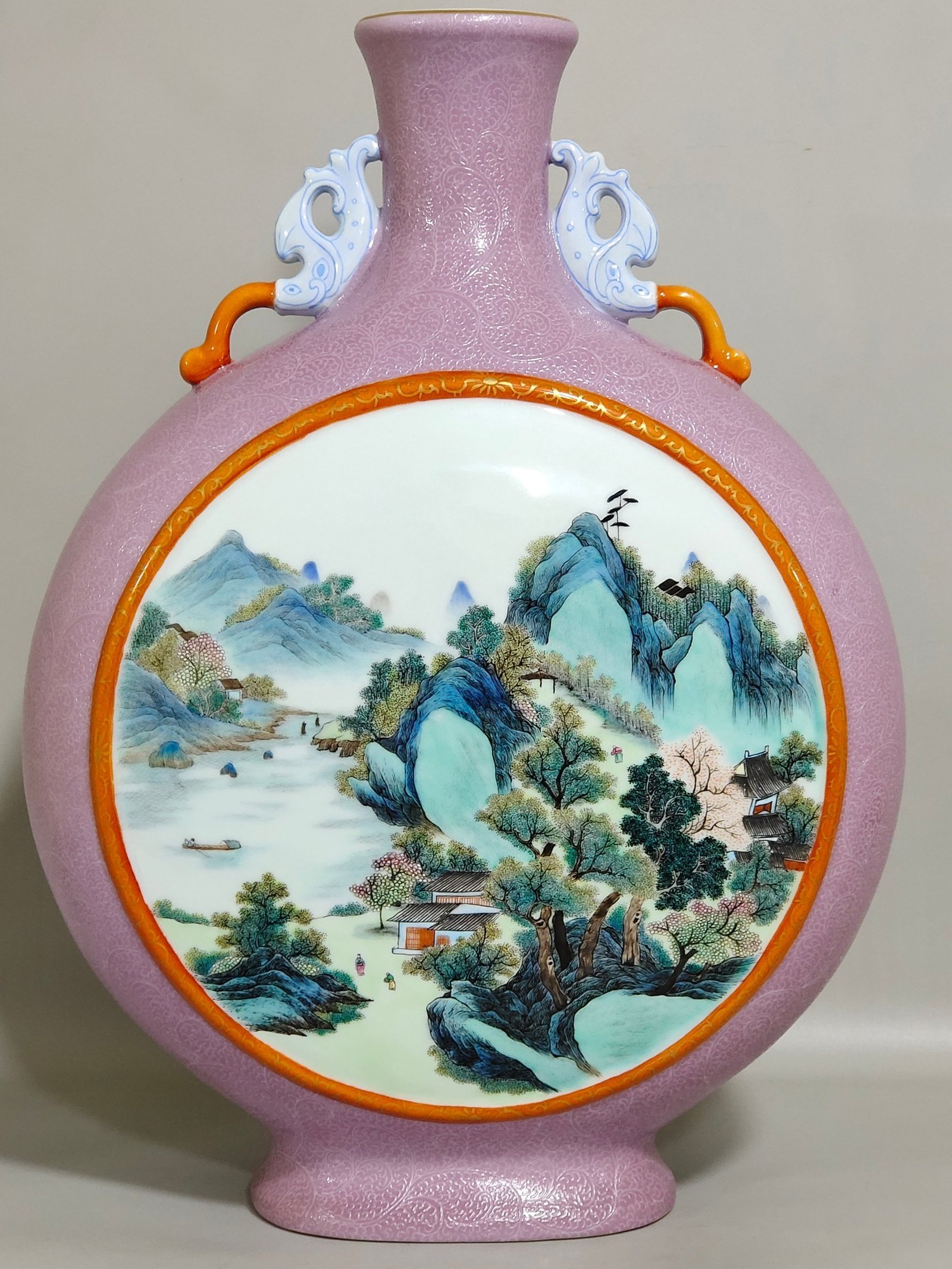 Qing Dynasty Qianlong peach red glazed flower-opening landscape and moon vase