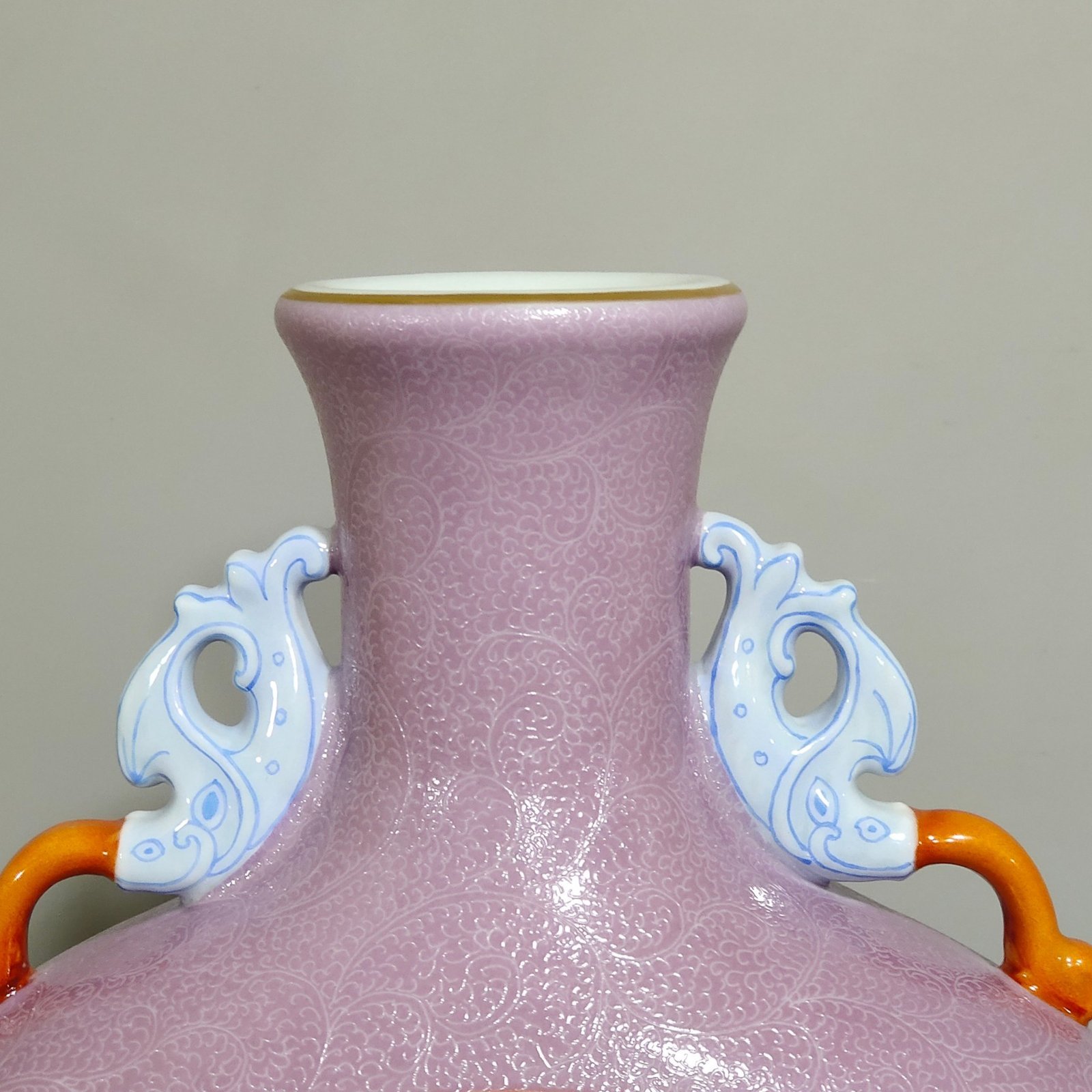 Qing Dynasty Qianlong peach red glazed flower-opening landscape and moon vase
