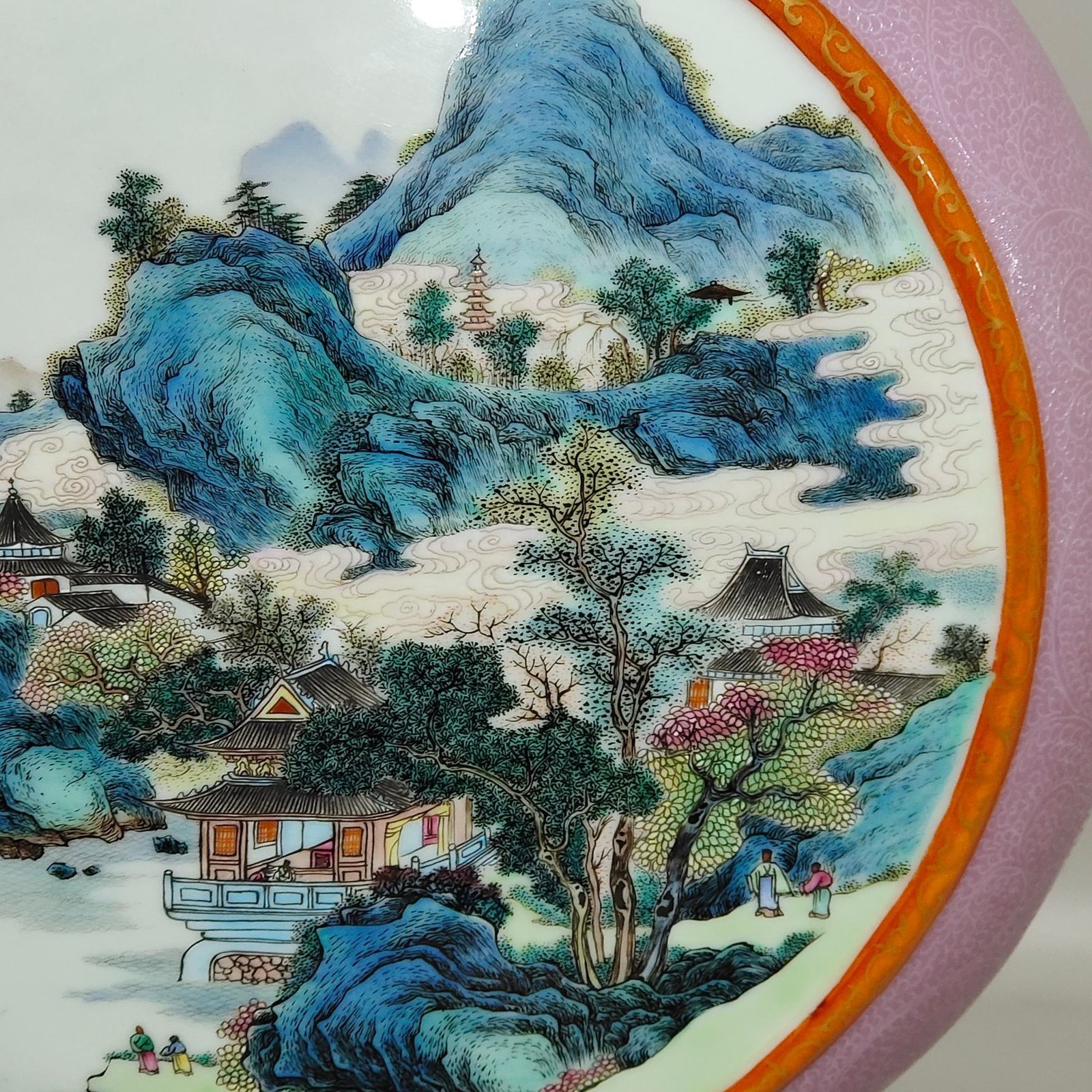 Qing Dynasty Qianlong peach red glazed flower-opening landscape and moon vase