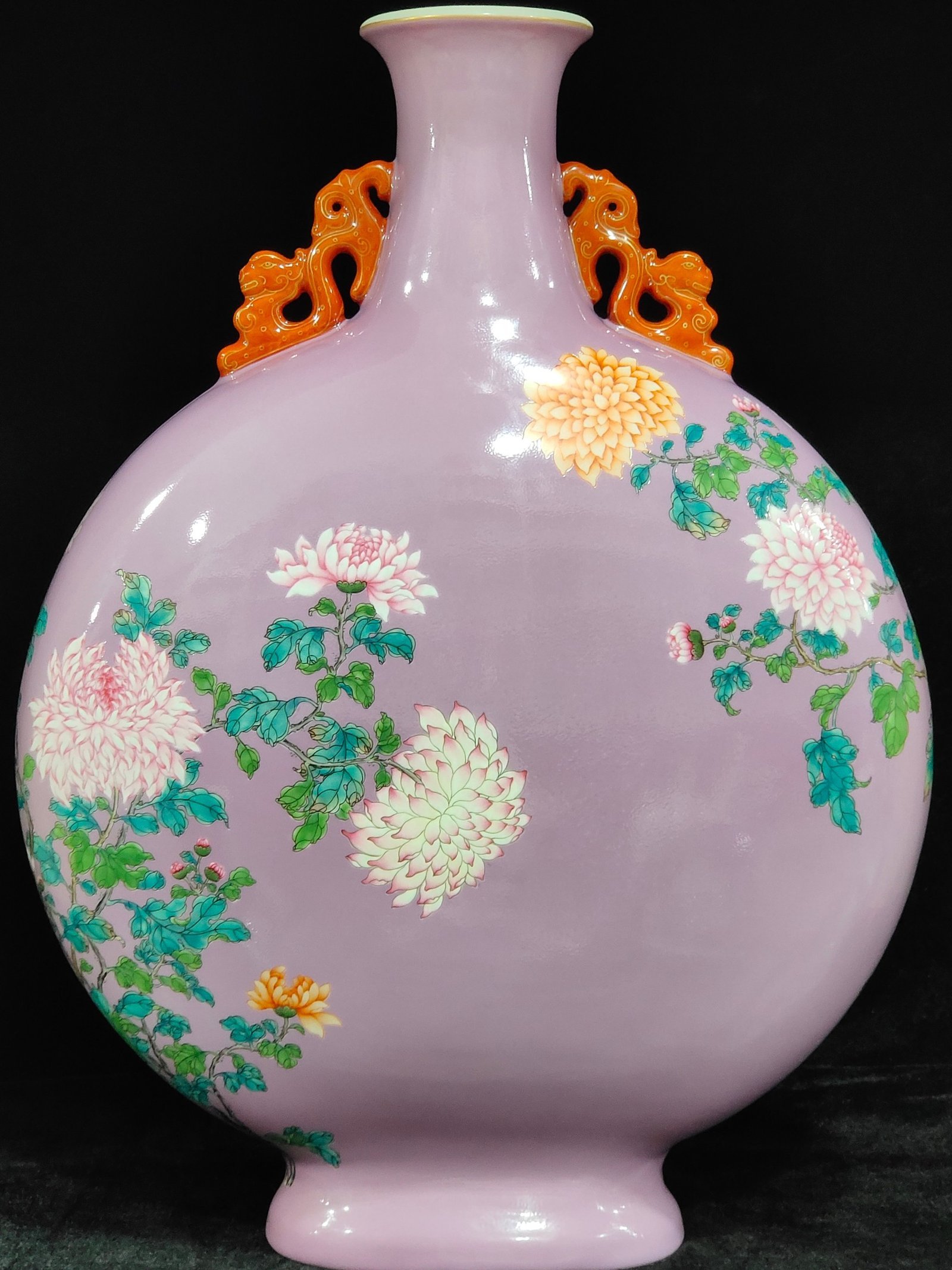 Qing Dynasty Qianlong peach red glaze chrysanthemum flat vase