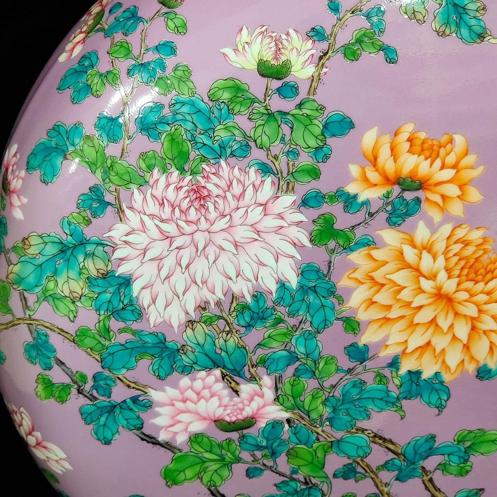 Qing Dynasty Qianlong peach red glaze chrysanthemum flat vase