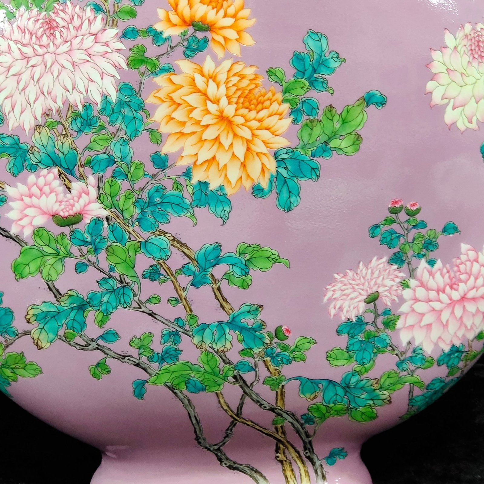 Qing Dynasty Qianlong peach red glaze chrysanthemum flat vase