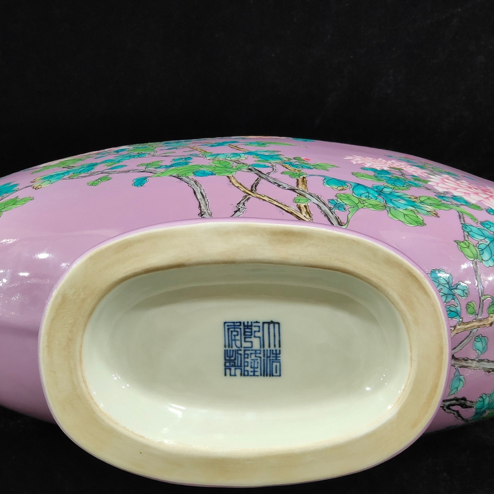 Qing Dynasty Qianlong peach red glaze chrysanthemum flat vase