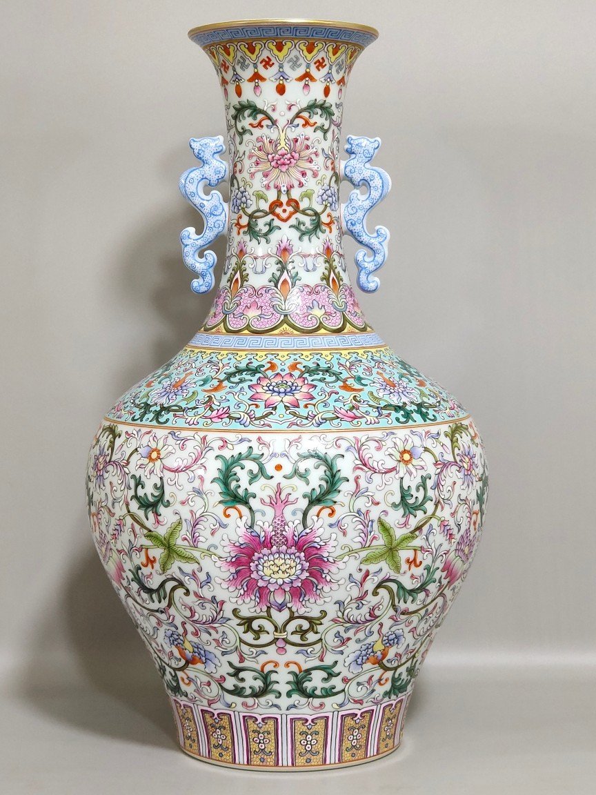 Qing Dynasty Qianlong Yangcai Fushou Lianlian amphora
