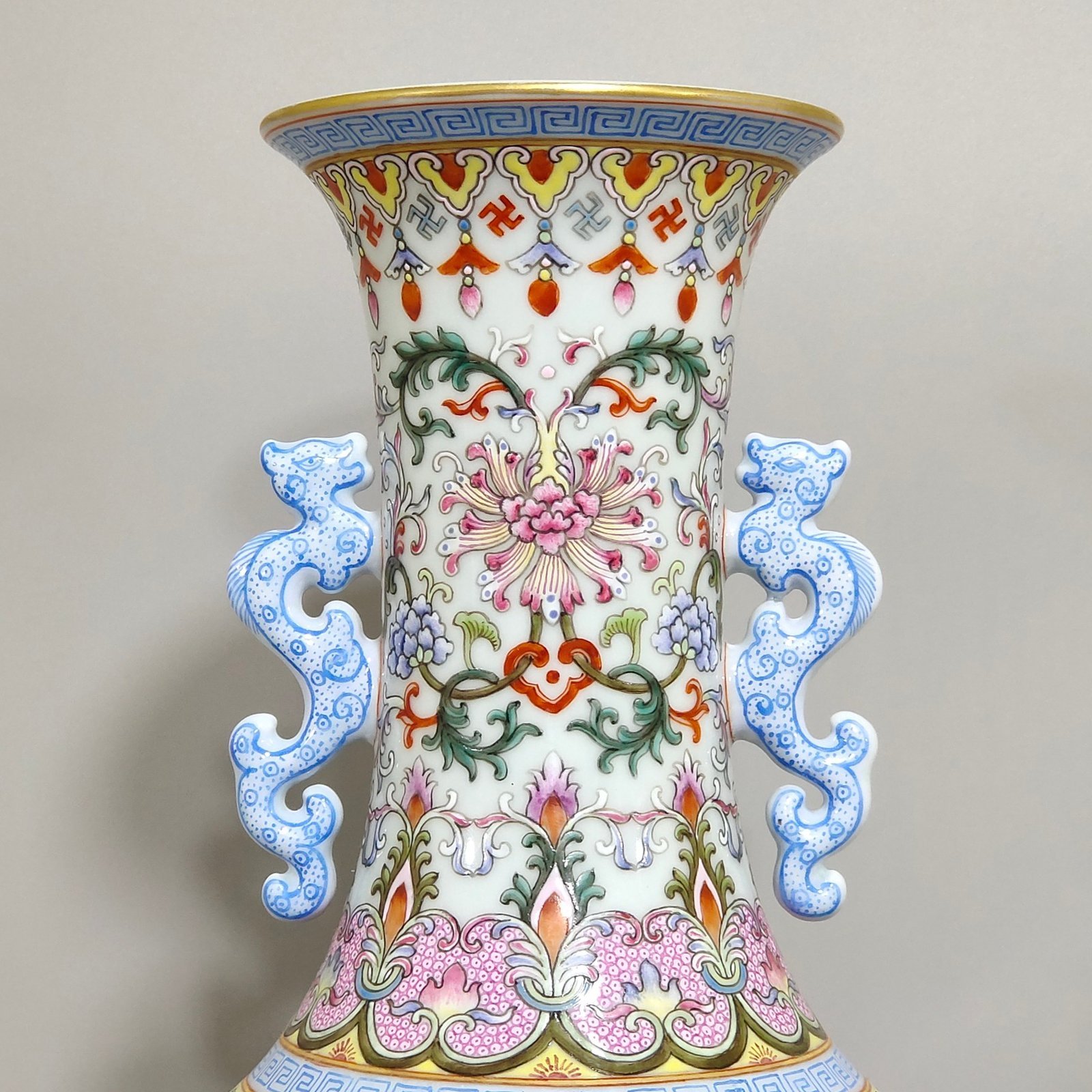 Qing Dynasty Qianlong Yangcai Fushou Lianlian amphora