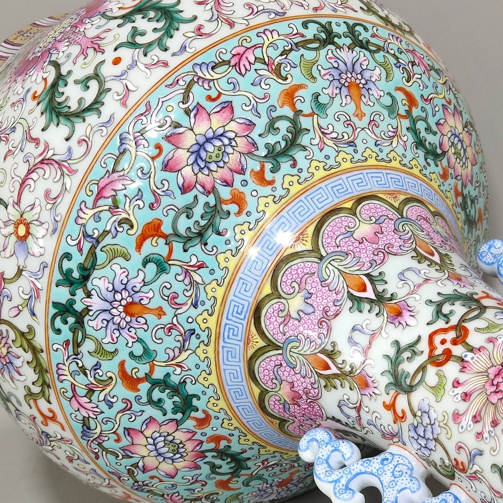 Qing Dynasty Qianlong Yangcai Fushou Lianlian amphora