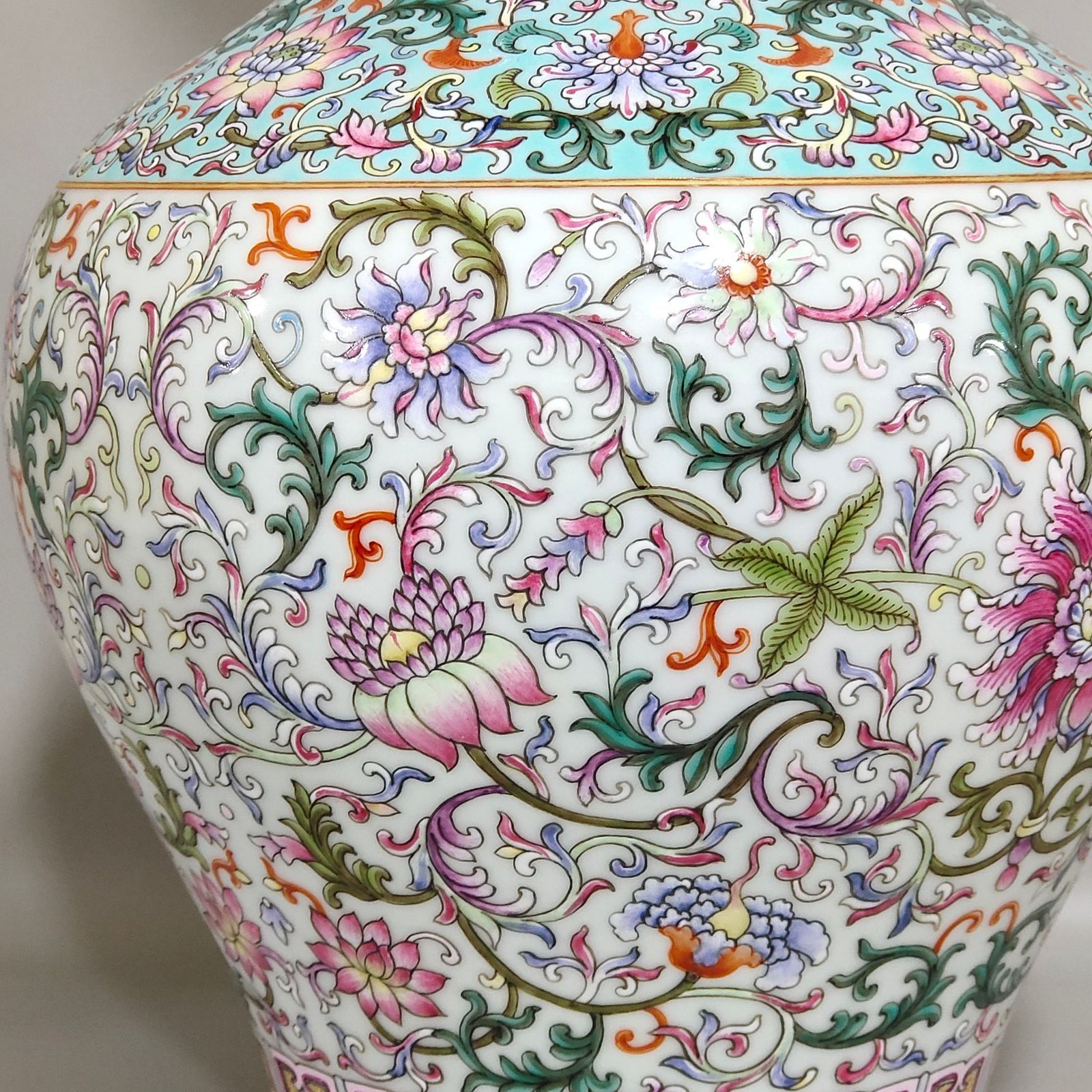 Qing Dynasty Qianlong Yangcai Fushou Lianlian amphora