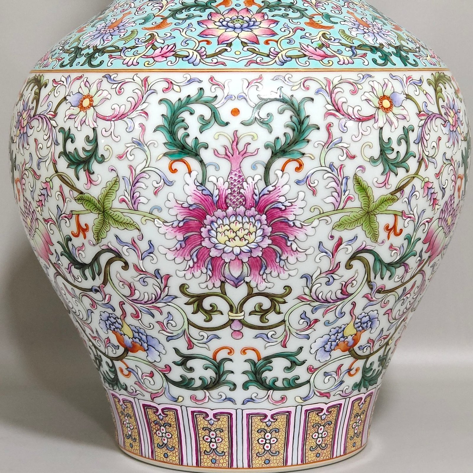 Qing Dynasty Qianlong Yangcai Fushou Lianlian amphora