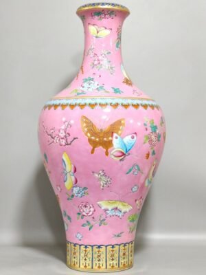 Qing Dynasty Qianlong Yangcai powder butterfly vase