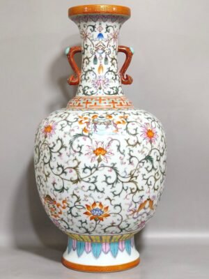 Qing Dynasty Qianlong Yangcai Western Panlian Eight Treasures pattern amphorae