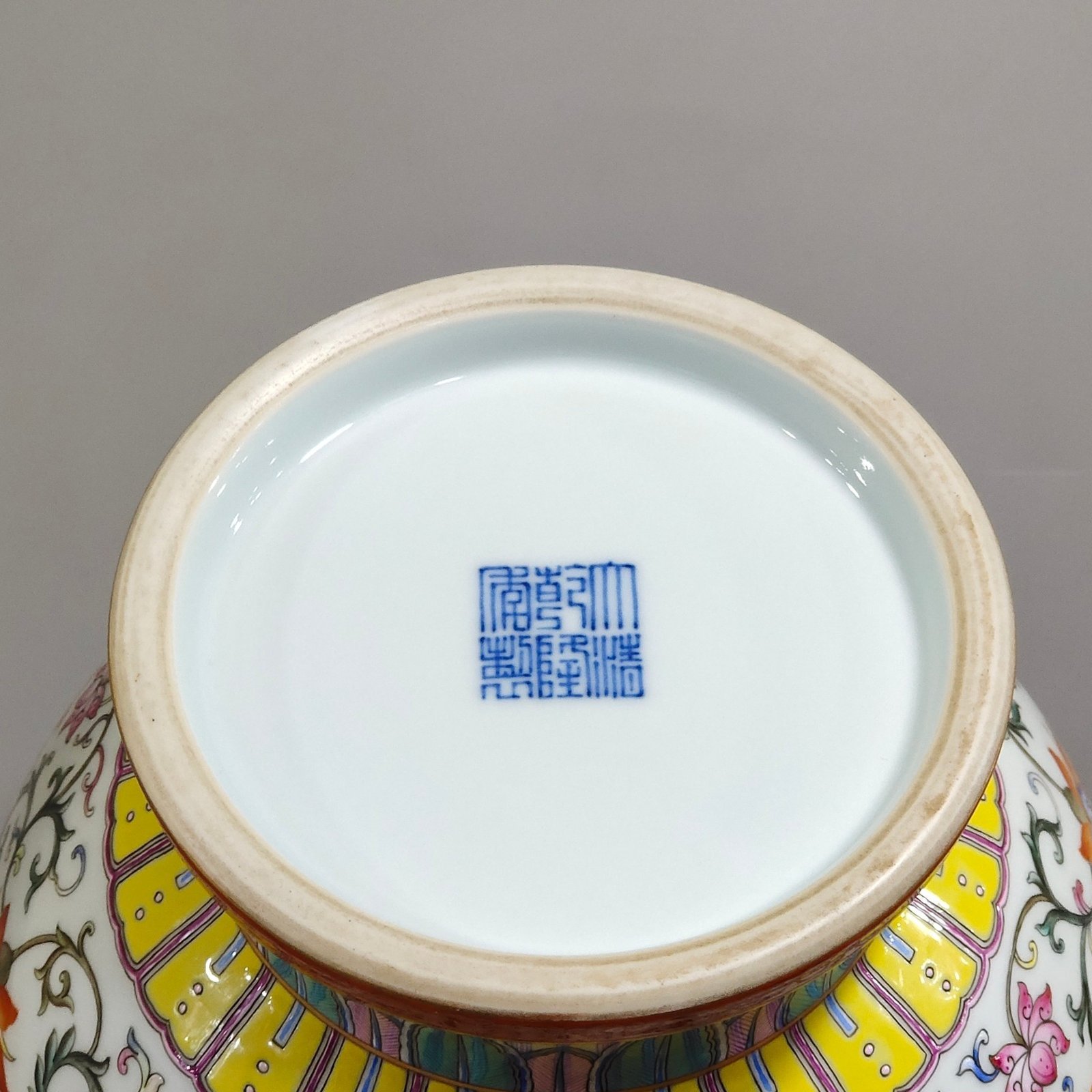 Qing Dynasty Qianlong Yangcai Western Panlian Eight Treasures pattern amphorae