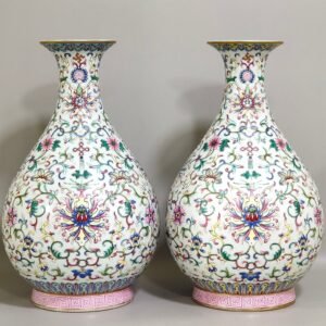 Qing Dynasty Qianlong Yangcai Western Pan Lotus Jade Spring Vase
