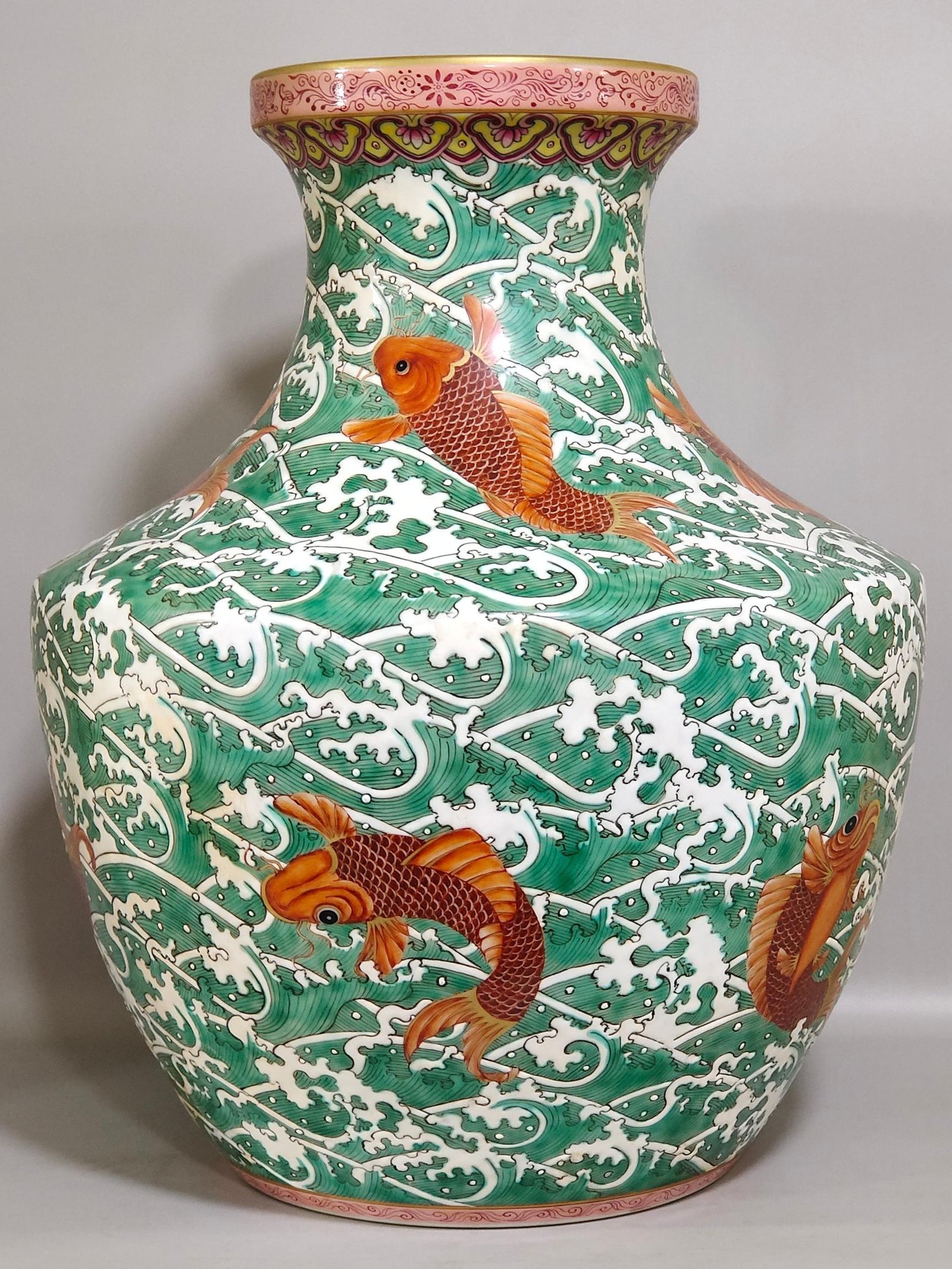 Qing Dynasty Qianlong sea pattern carp statue