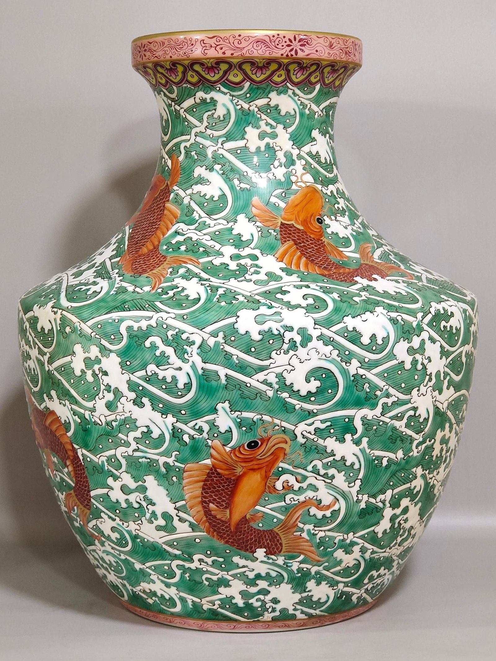 Qing Dynasty Qianlong sea pattern carp statue