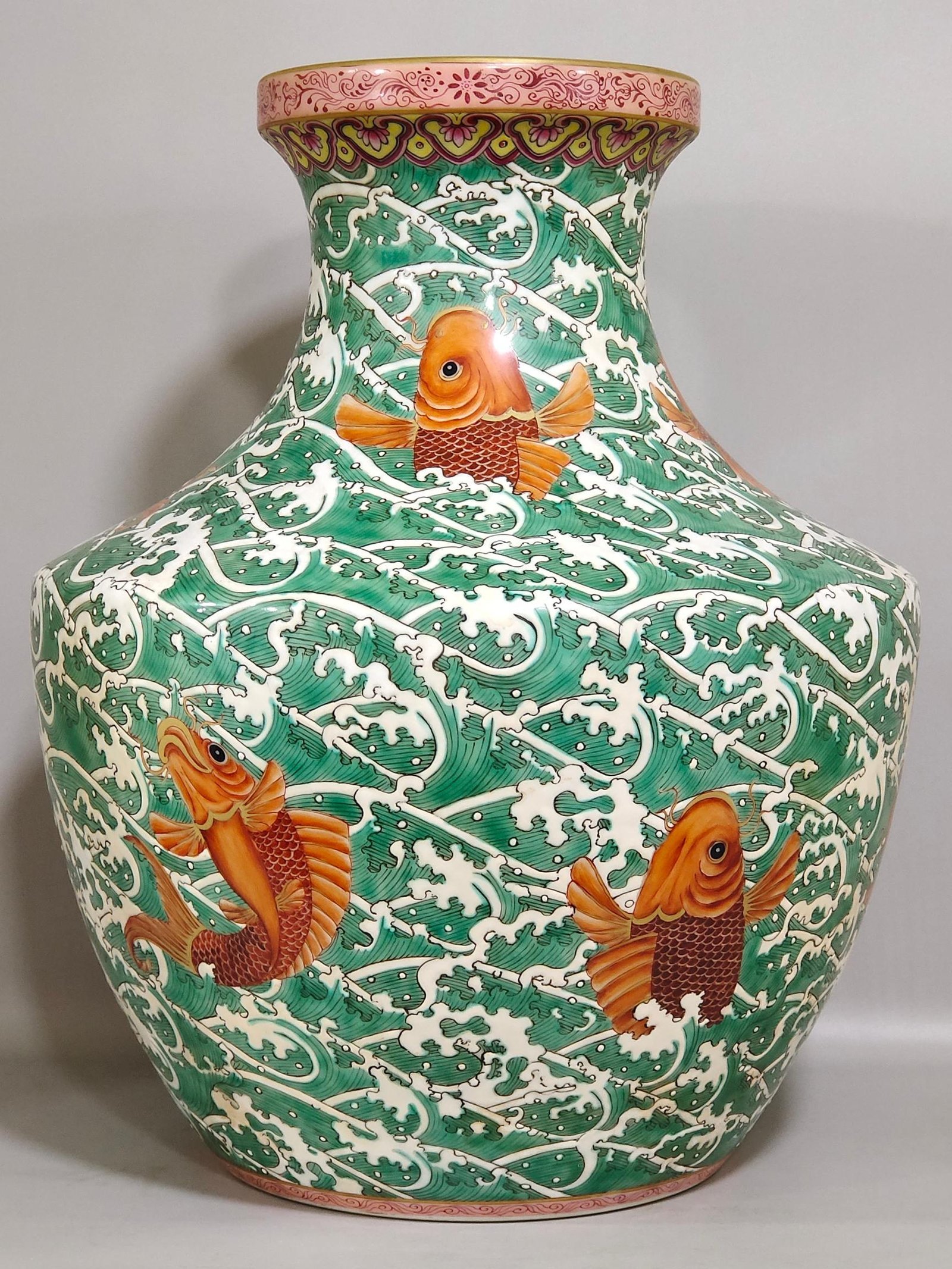 Qing Dynasty Qianlong sea pattern carp statue