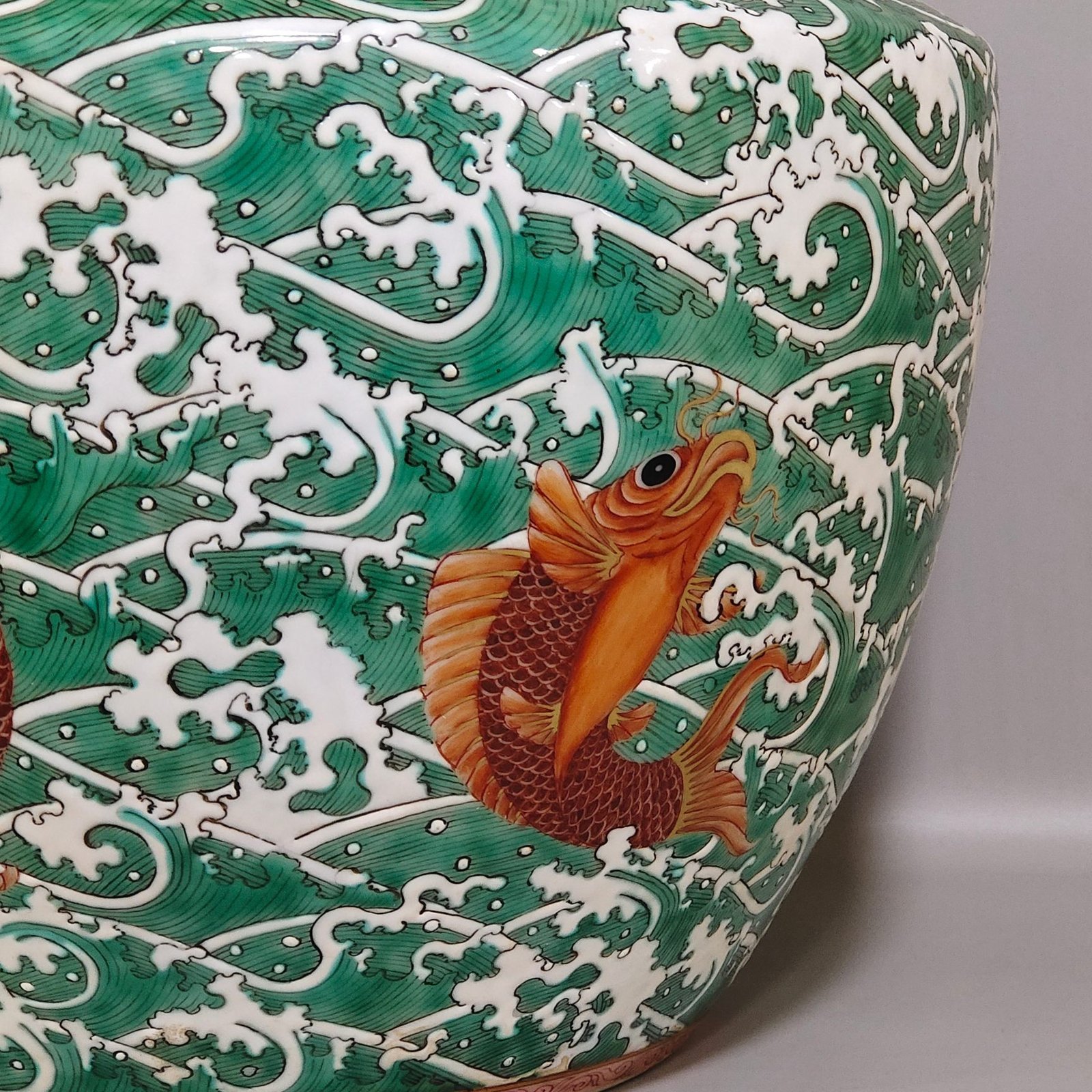 Qing Dynasty Qianlong sea pattern carp statue