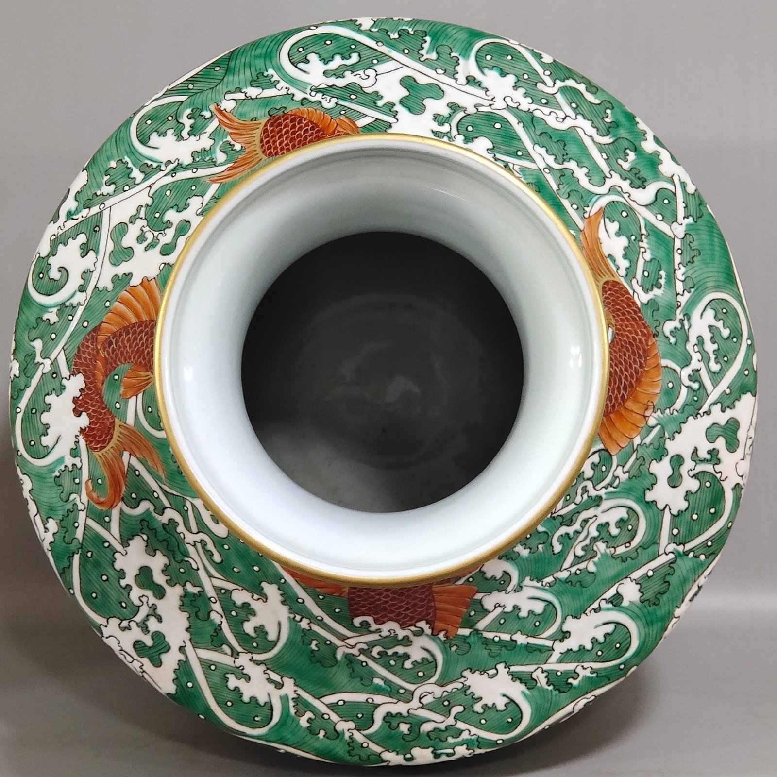 Qing Dynasty Qianlong sea pattern carp statue