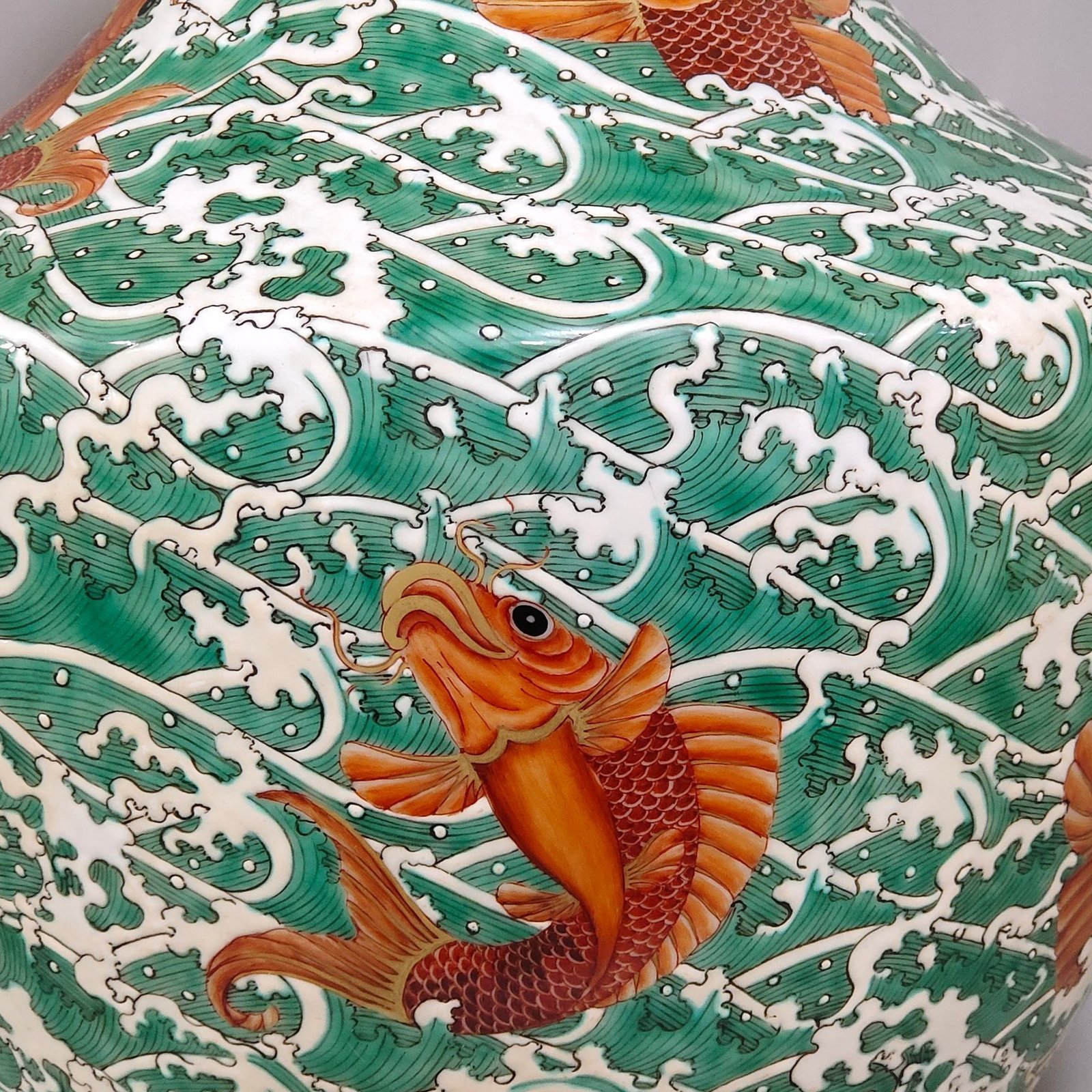 Qing Dynasty Qianlong sea pattern carp statue