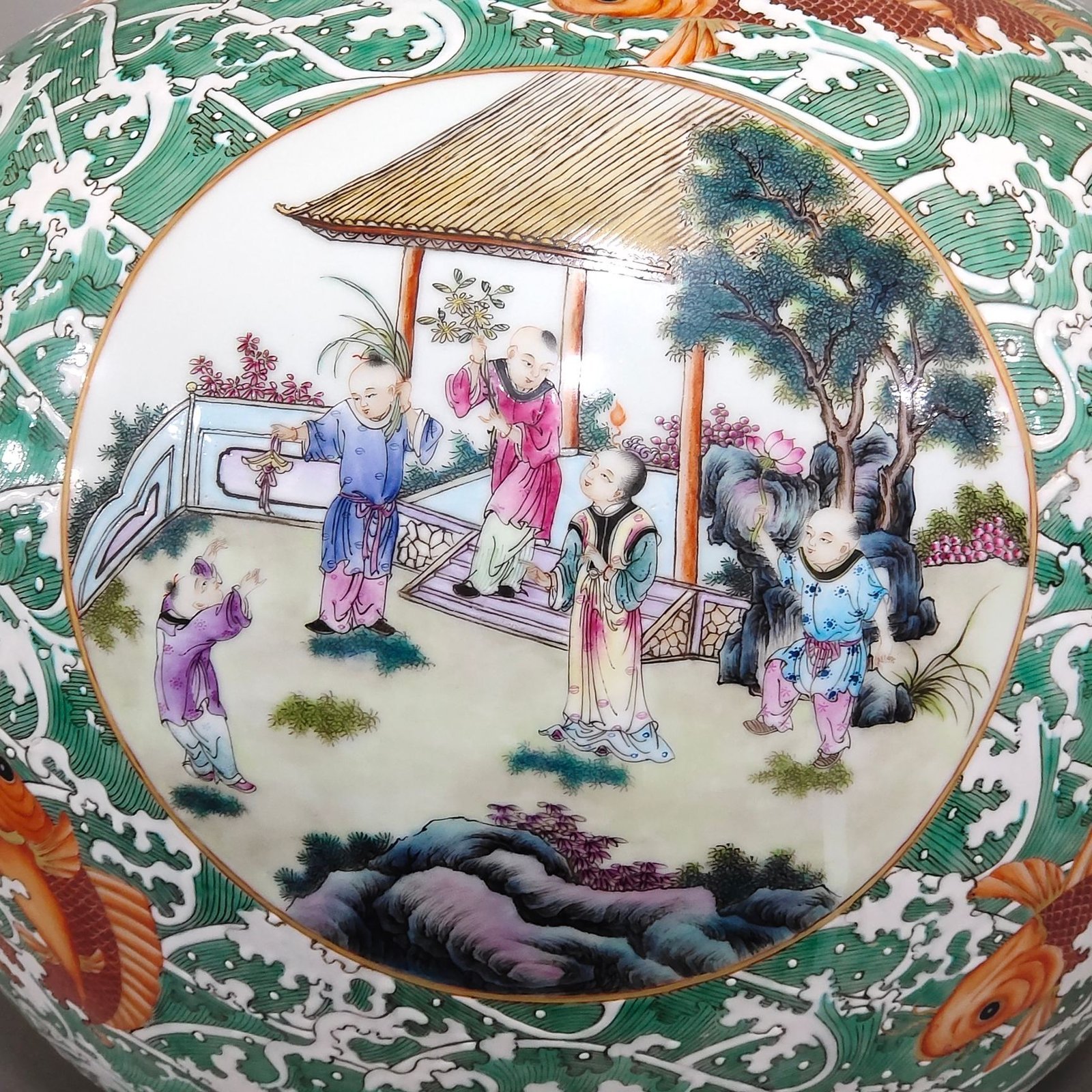 Qing Dynasty Qianlong Seawater Carp Open Window Landscape Characters Story Celestial Ball Vase