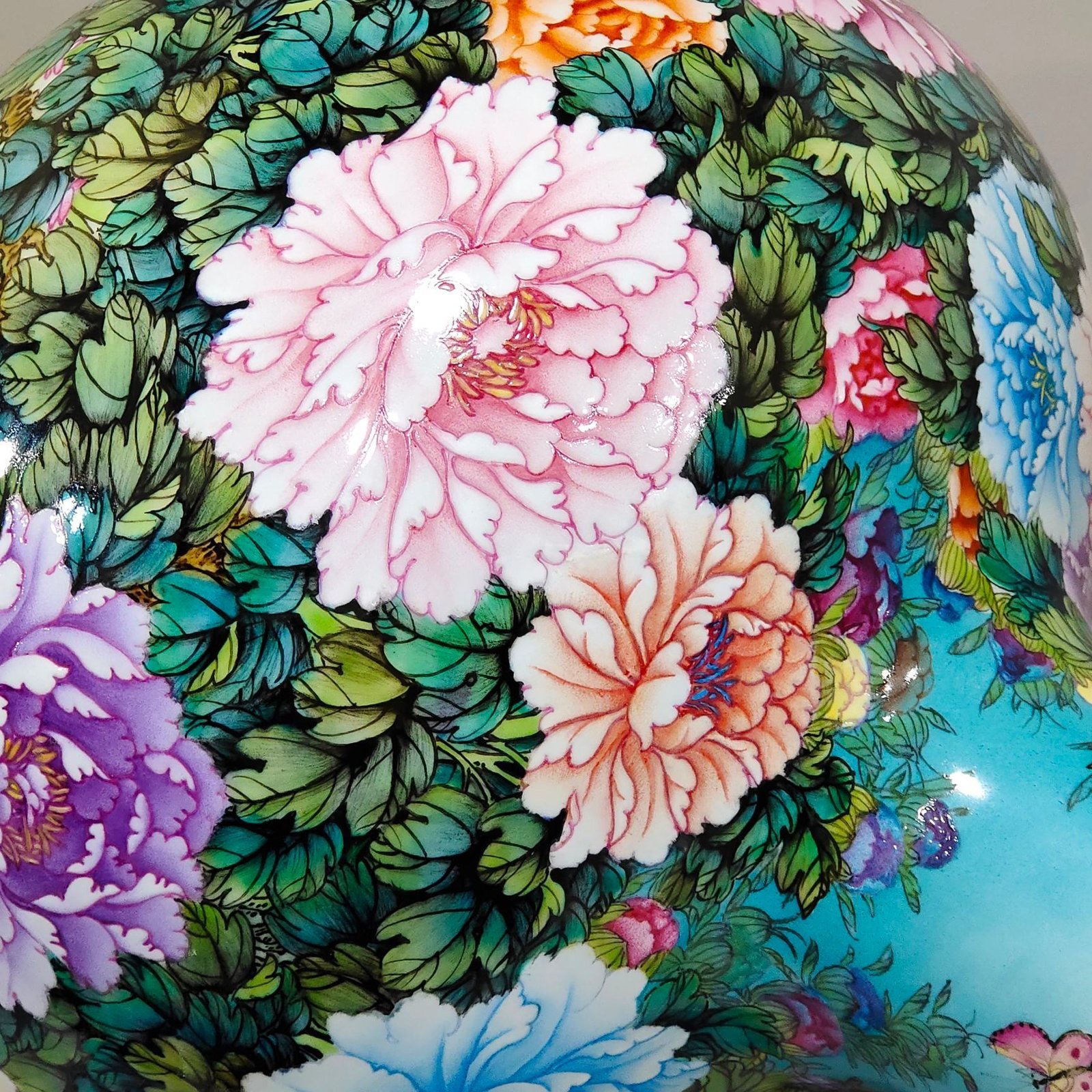 Qing Dynasty Qianlong peony flower blooming wealth and celestial sphere vase
