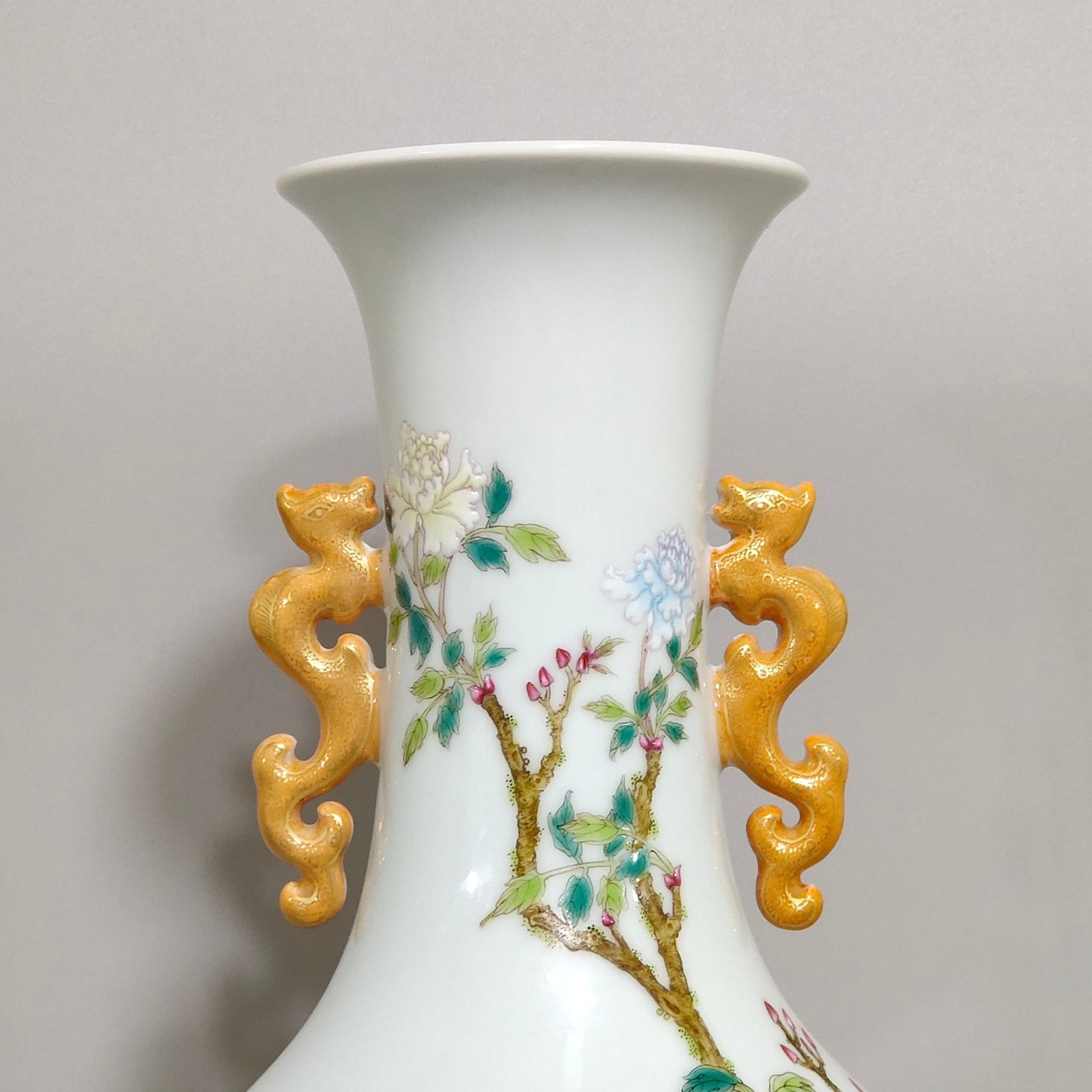 Qing Dynasty Qianlong Peony amphora
