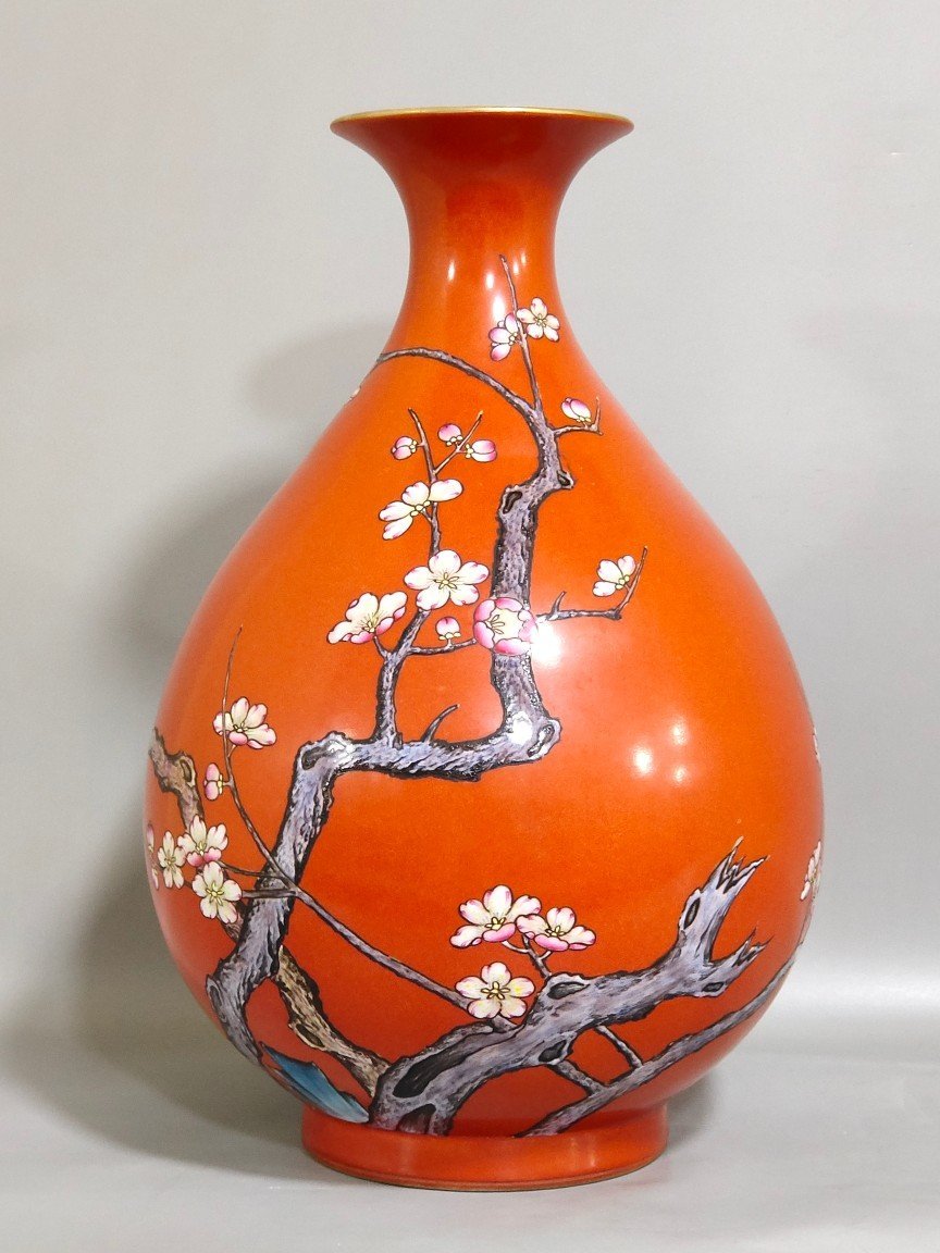 Qing Dynasty Qianlong Coral red plum jade spring vase