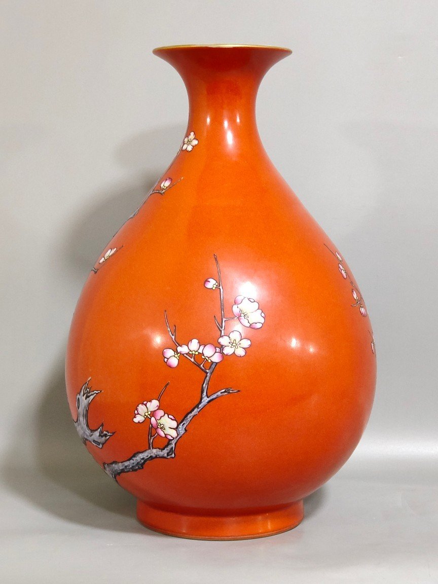 Qing Dynasty Qianlong Coral red plum jade spring vase